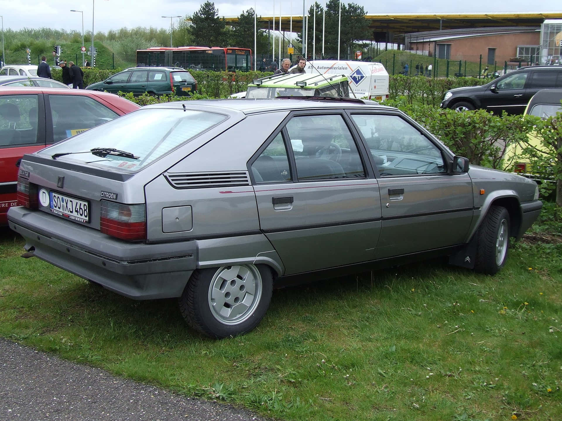 Classic Citroen Bx - A Symbol Of Vintage Luxury Wallpaper