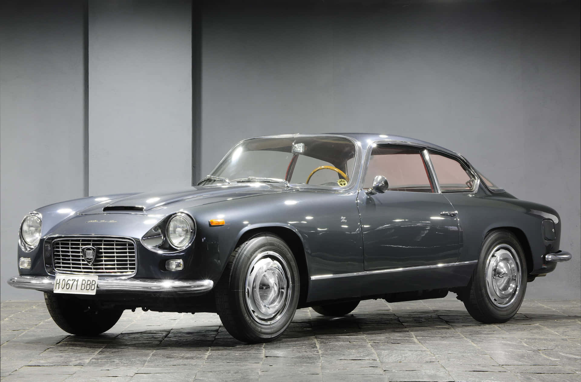 Klassinen Eleganssi - Lancia Flaminia Metropolialueella Taustakuva