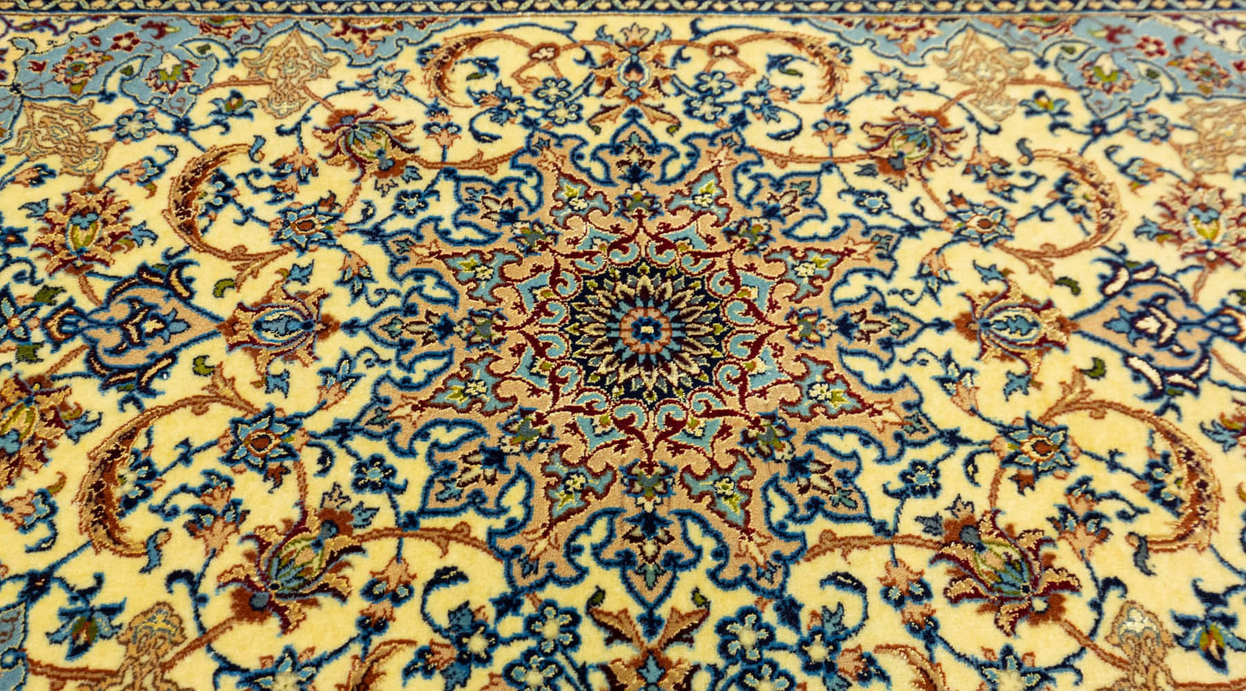 Classic Isfahan Floral Rug Wallpaper