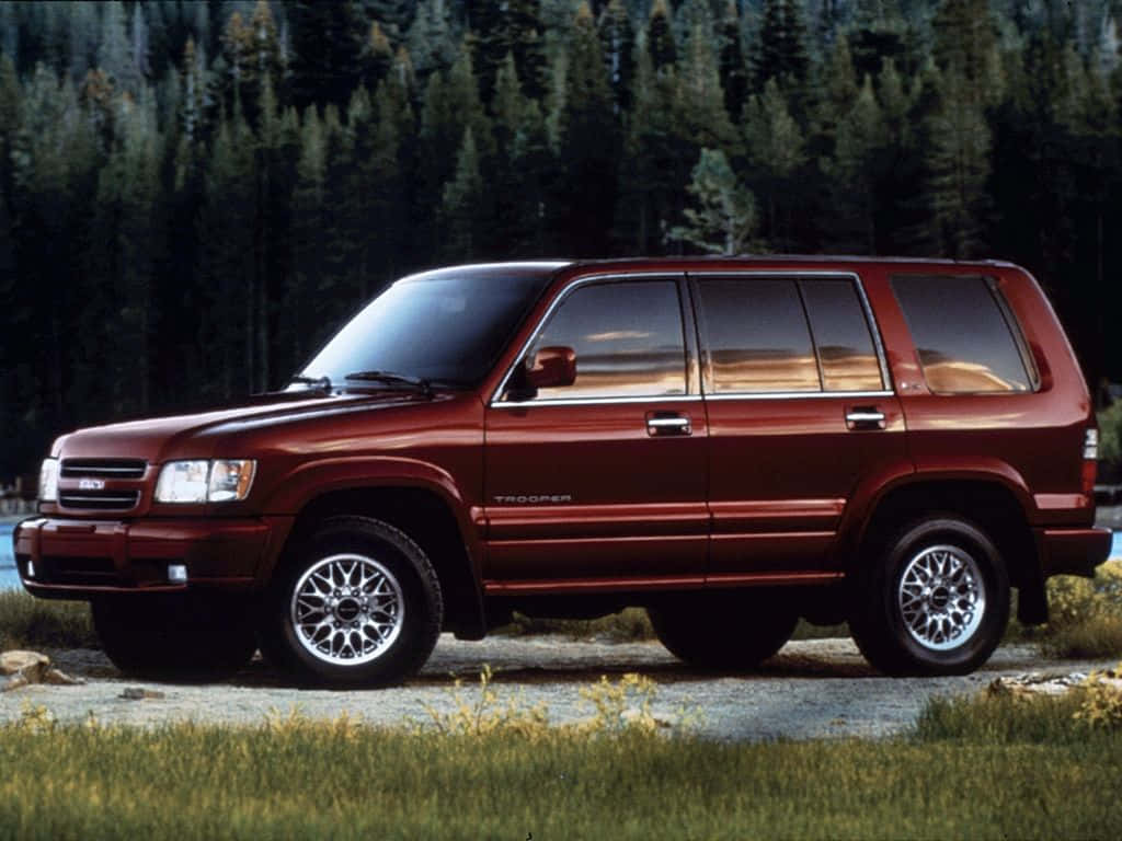 Klassinen Isuzu Trooper Mudassa Taustakuva