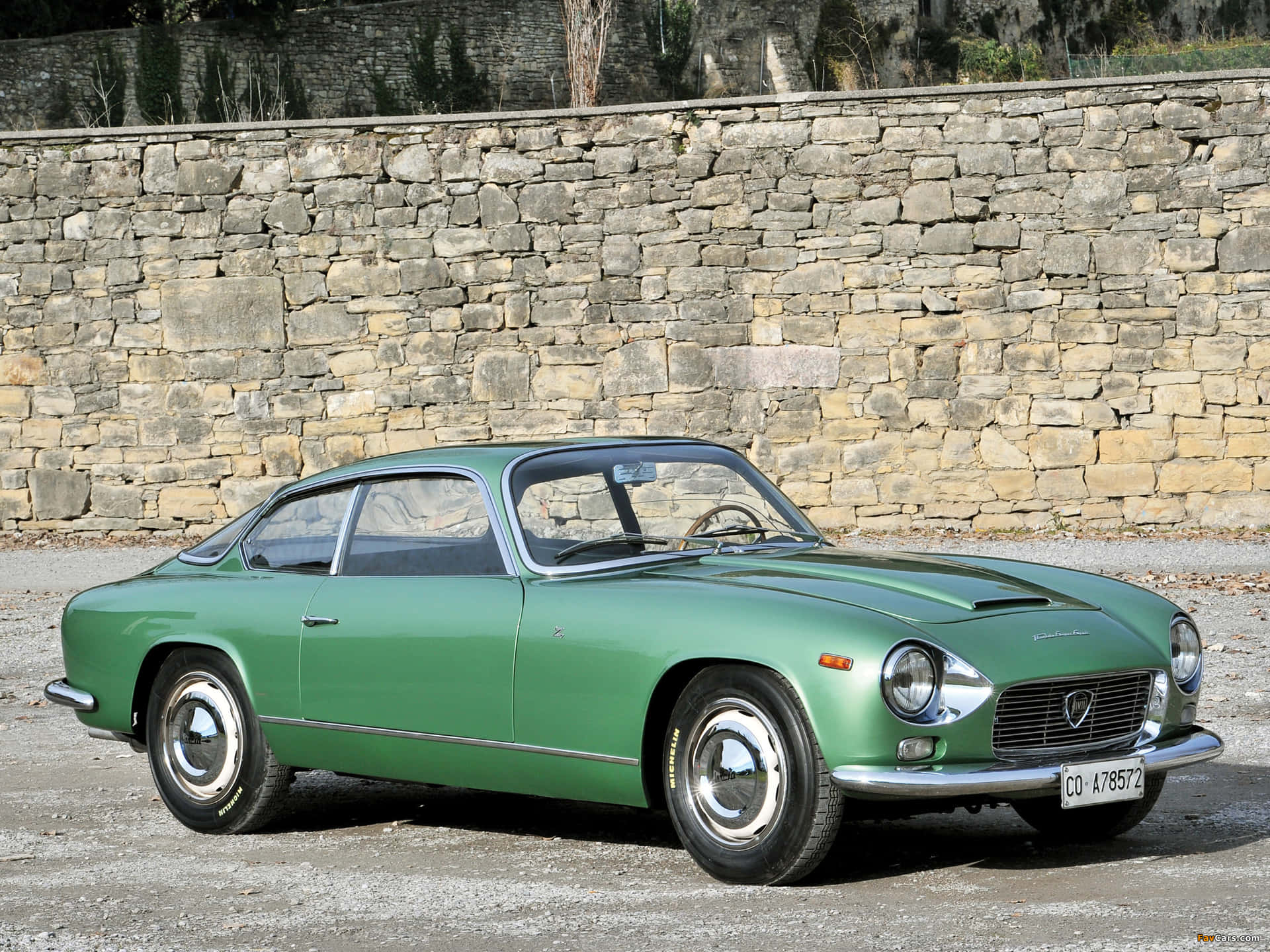 Classic Lancia Flaminia In Prime Condition Wallpaper