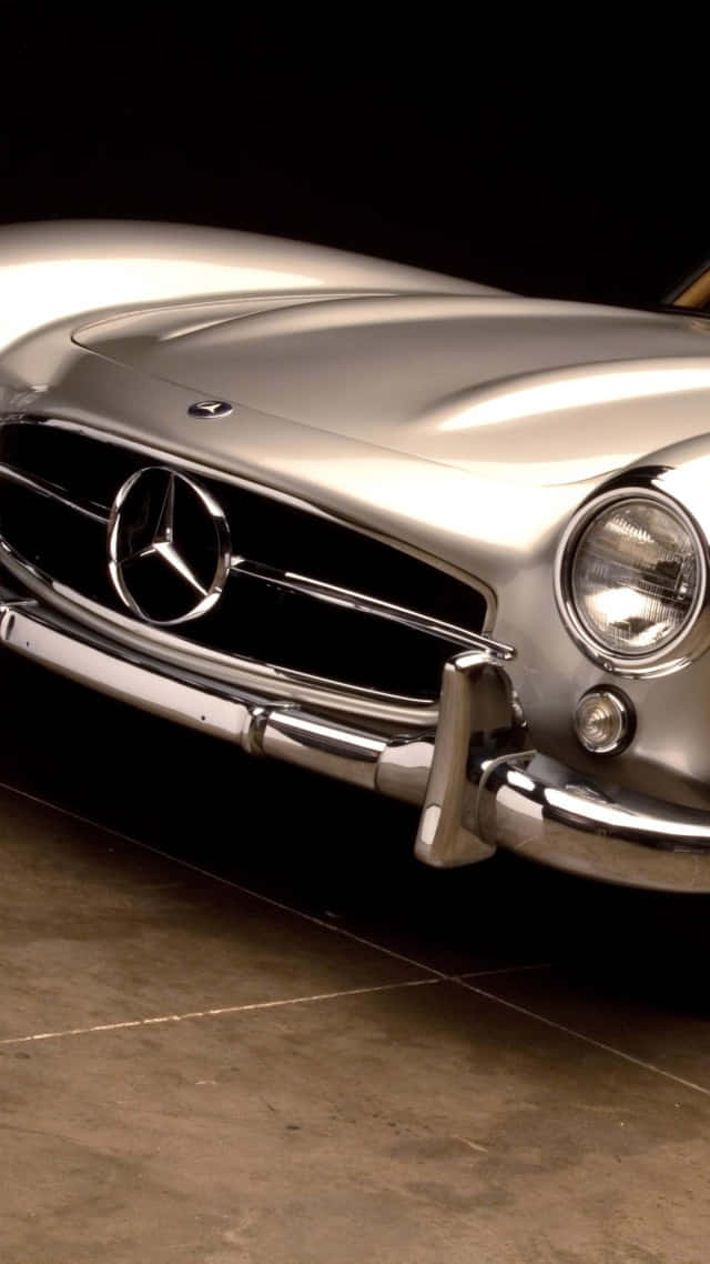 Stileclassico E Eleganza Di Mercedes Degli Anni '50 Sfondo