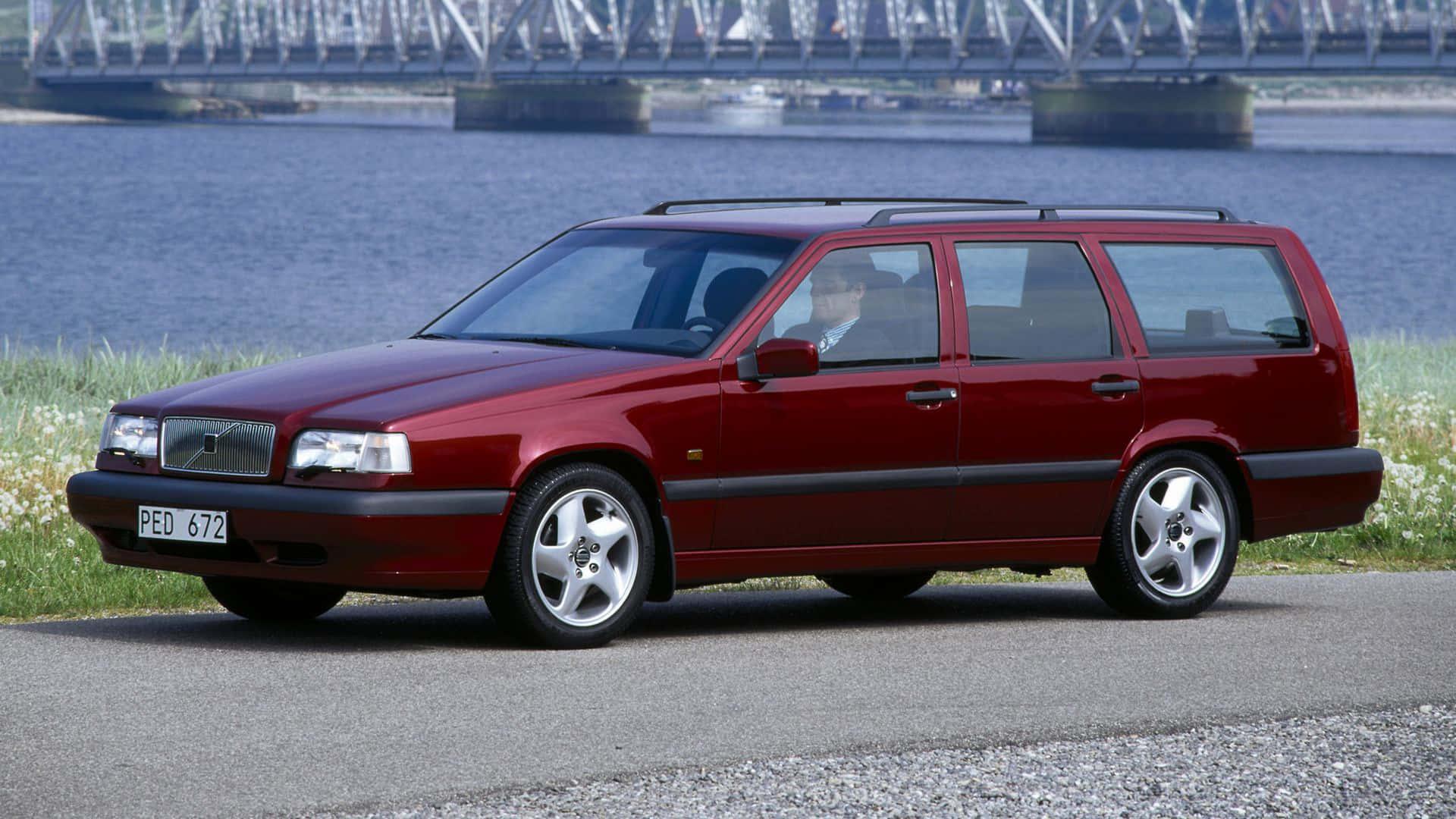 Classic Volvo 850 In Pristine Condition Wallpaper