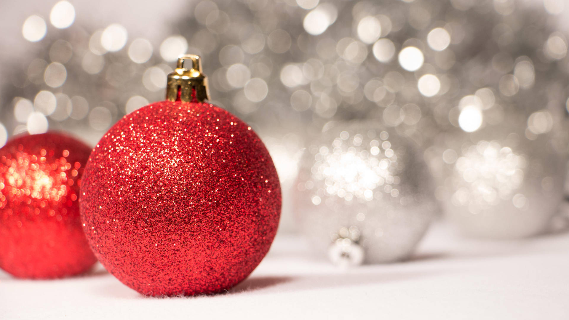 Classy Red Glittery Balls Christmas Background Wallpaper
