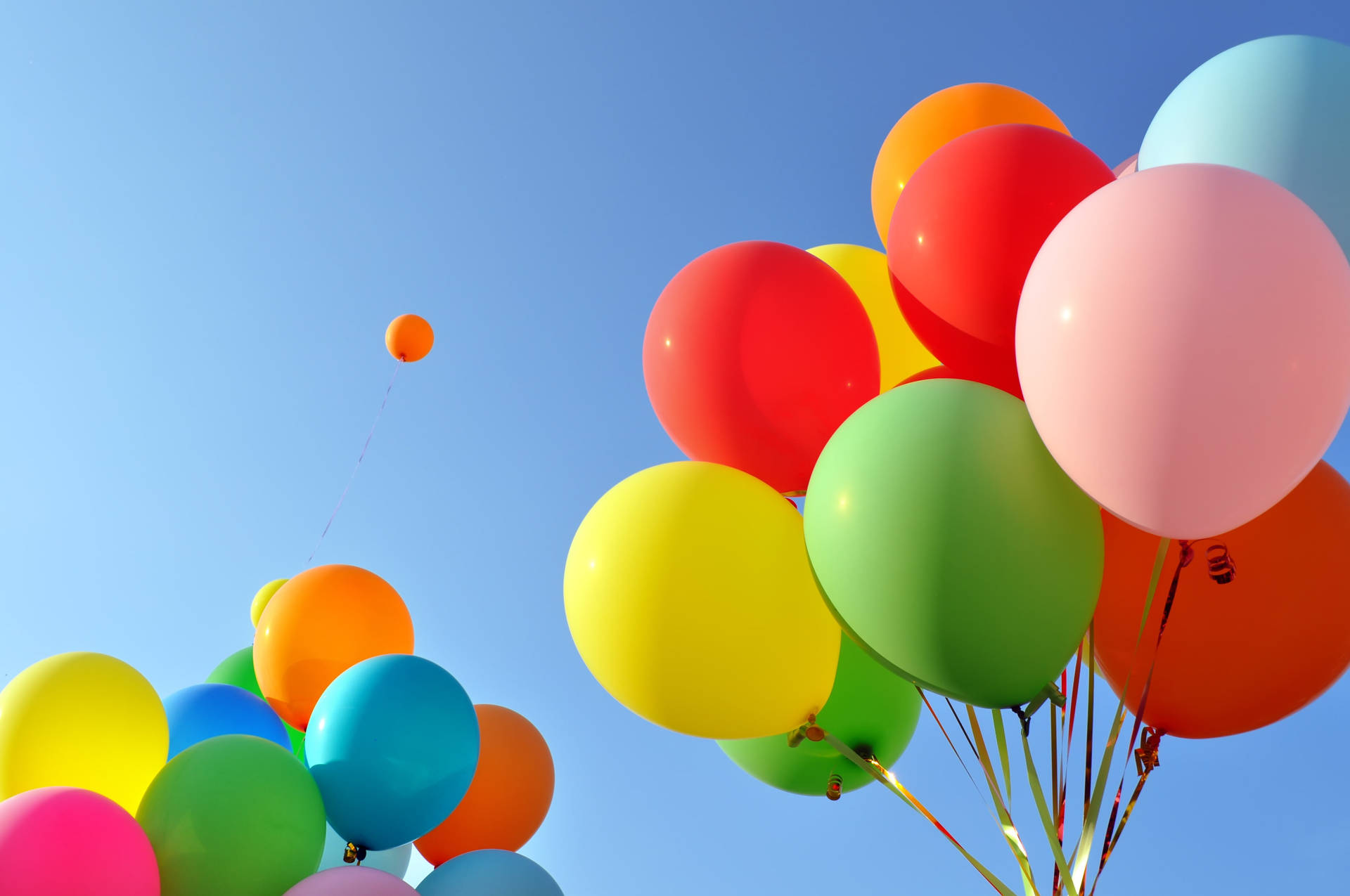 Clear Sky Colorful Balloons Wallpaper