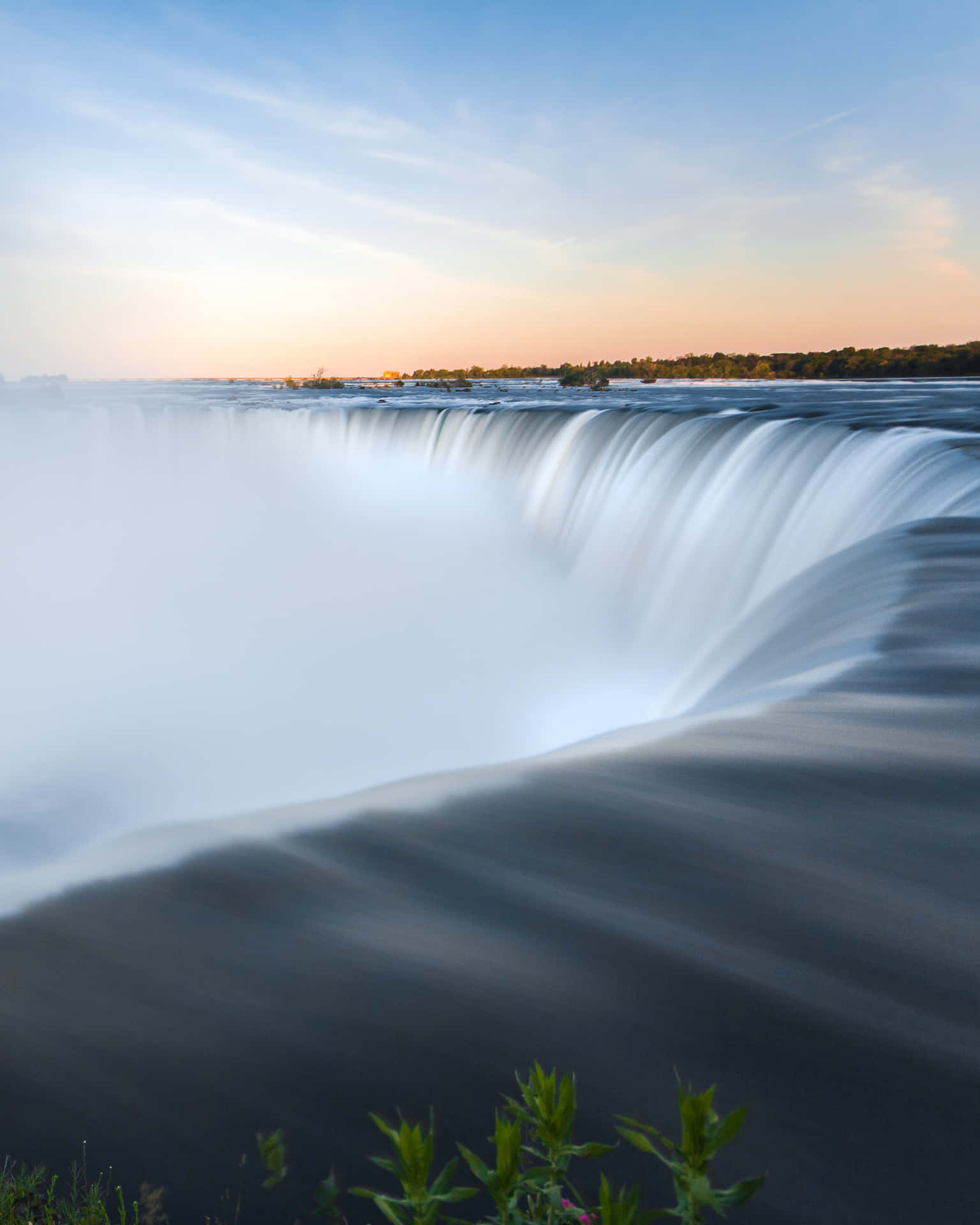 Clear Sky Niagara Falls Canada Wallpaper