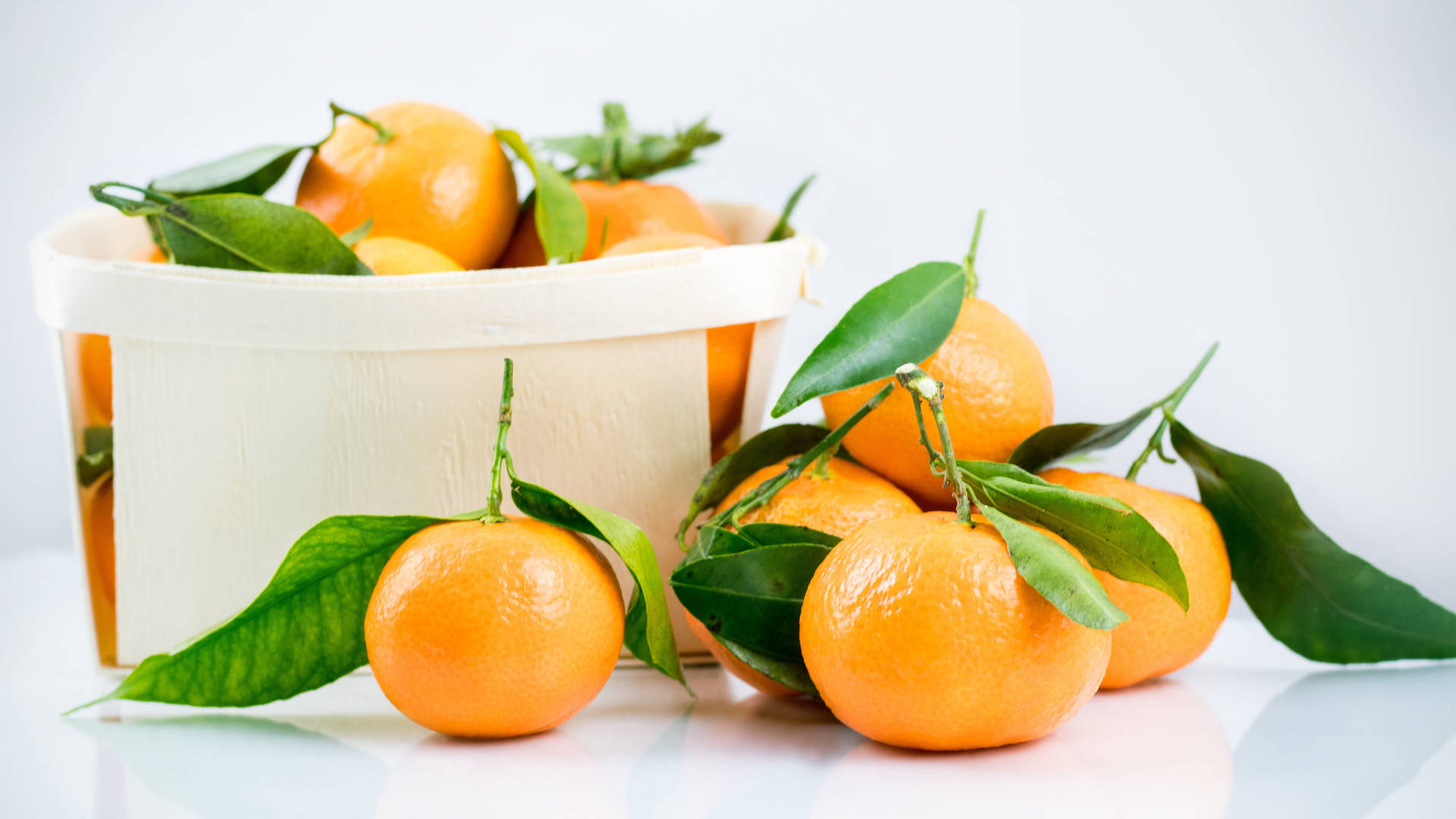 Freschearance Clementine In Un Cesto Bianco Sfondo