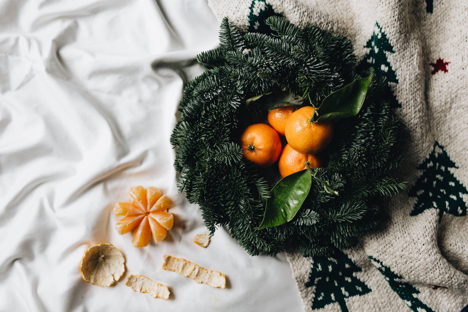 Clementine Citrus Fruits With Christmas Wreath Wallpaper