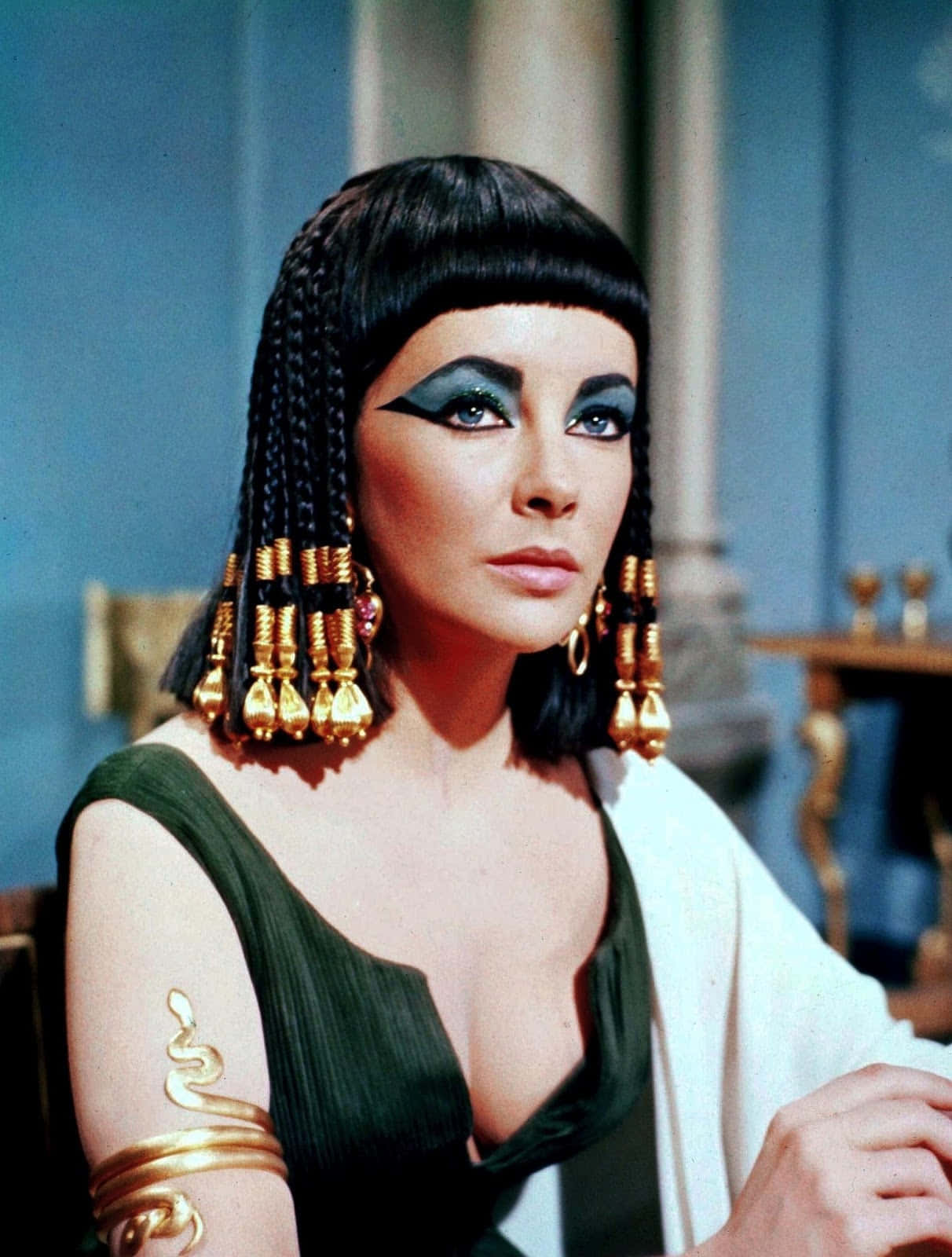 Drottningkleopatra Vii Låter Forntida Egyptisk Kunglighet Komma Till Livet.