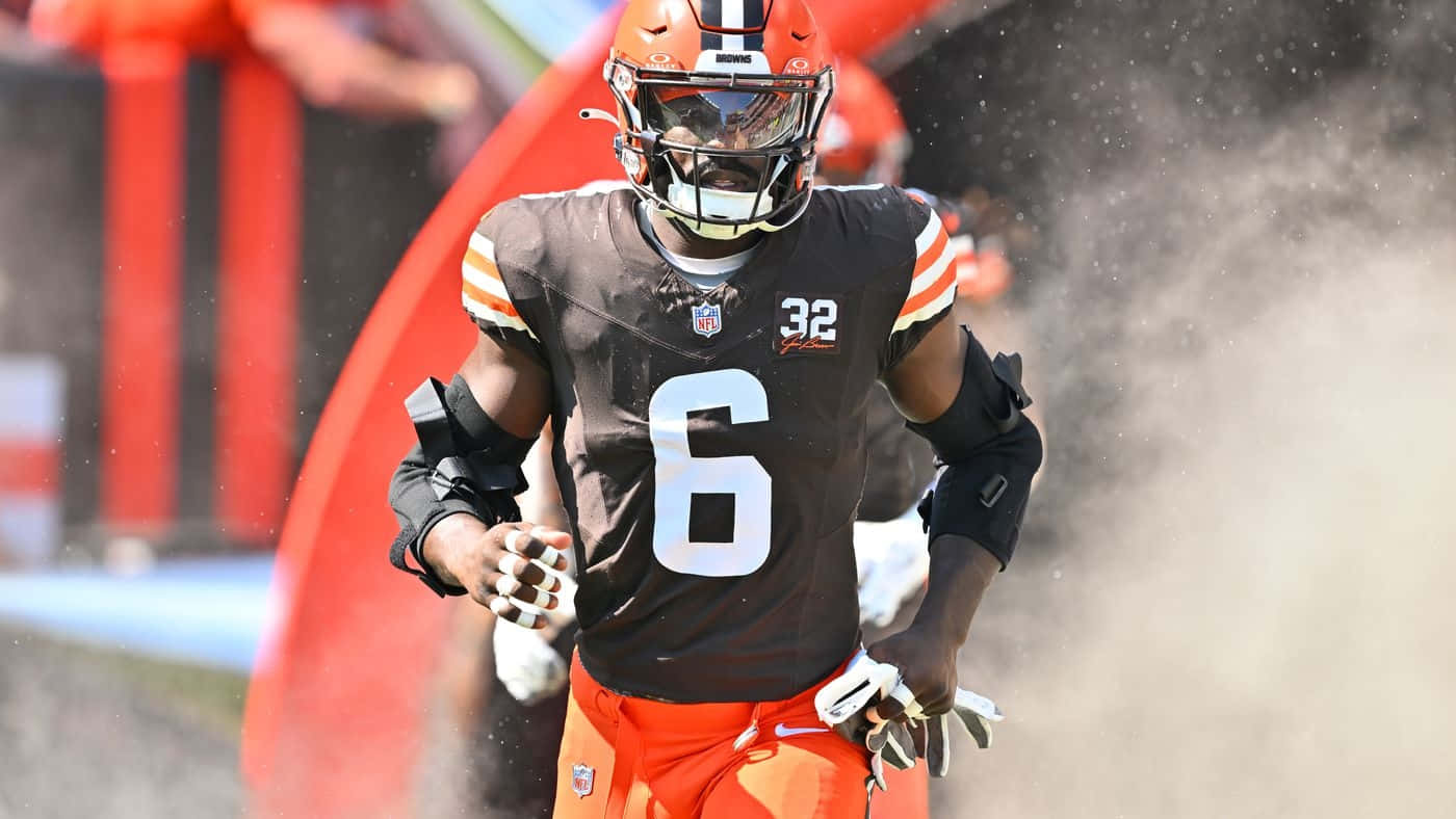 Cleveland Browns Player Action Shot Wallpaper
