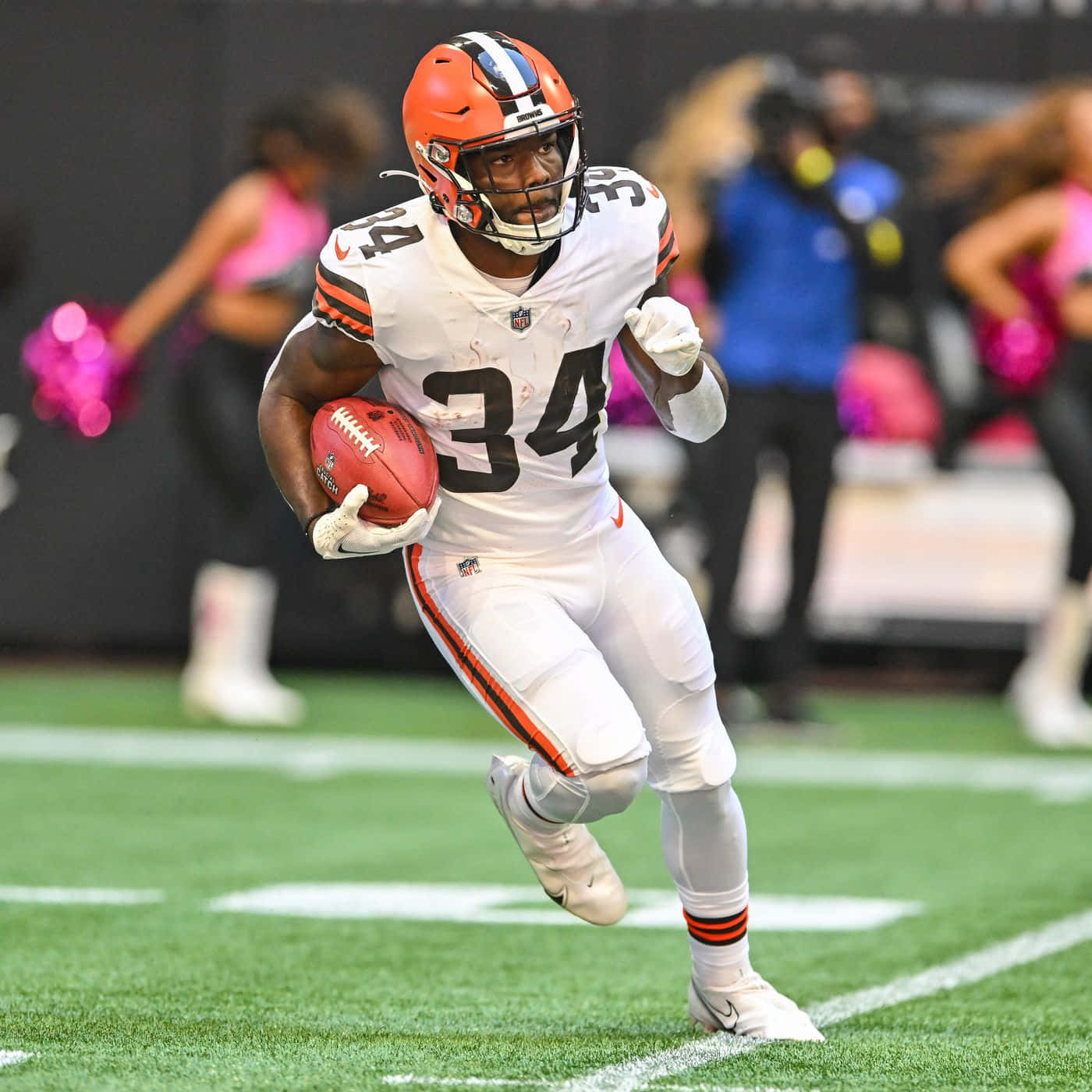 Cleveland Browns Running Back Action Wallpaper