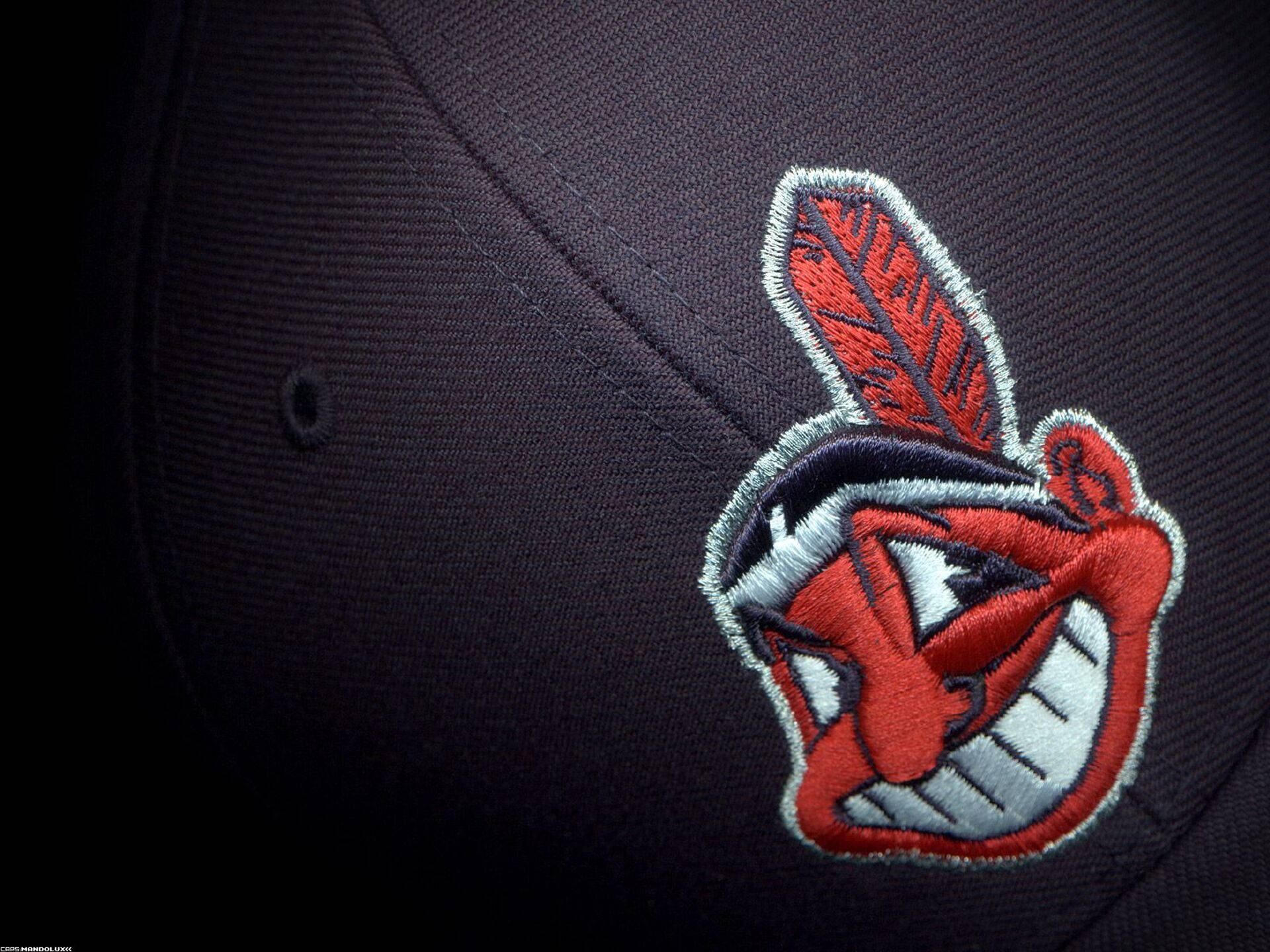 Cleveland Indians Logo På Sort Kasket Wallpaper