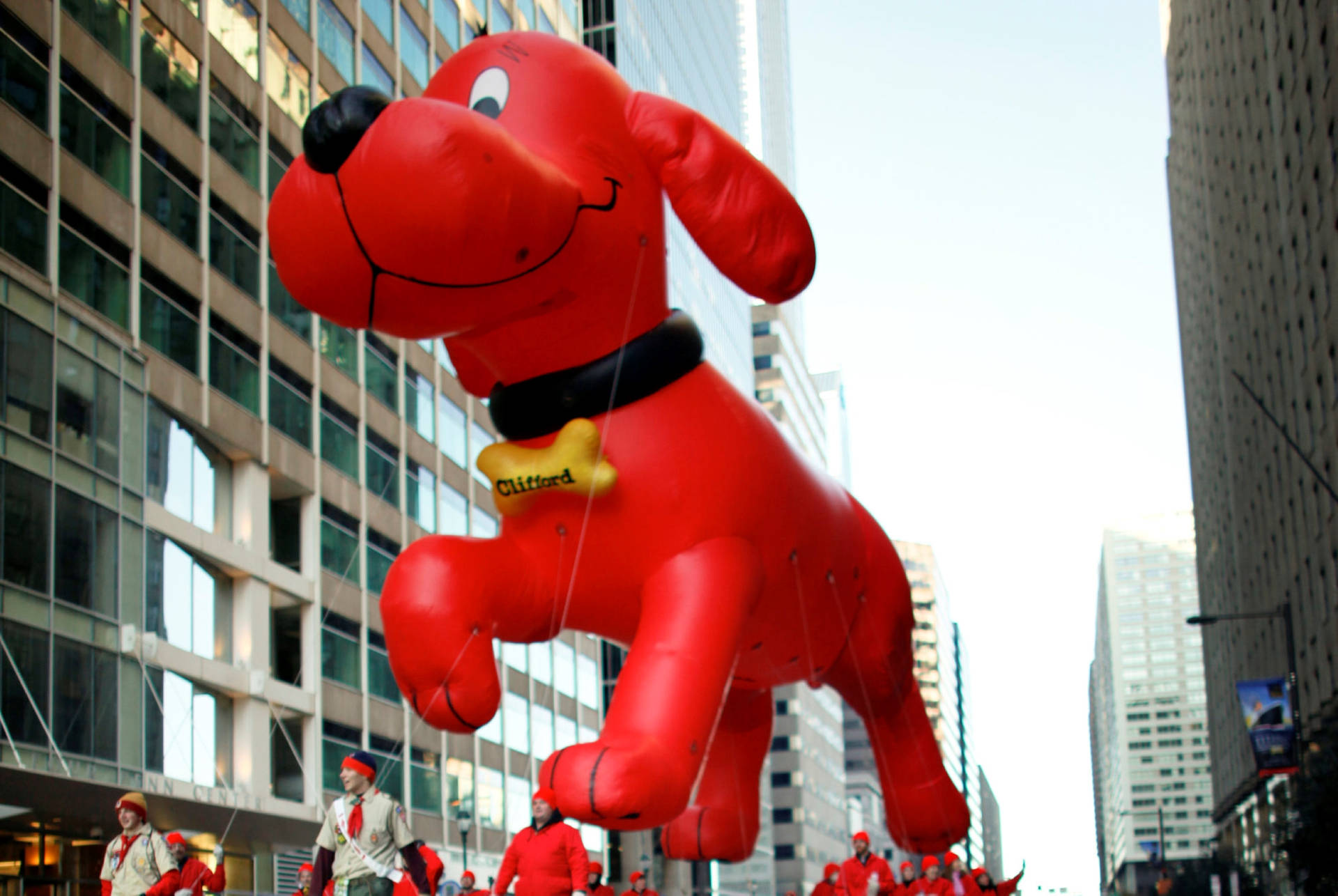 Clifford The Big Red Dog Parade Background