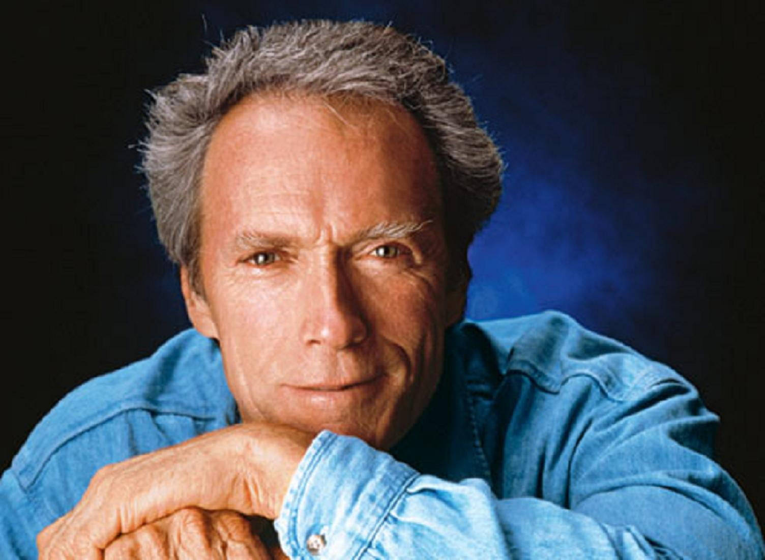 Clint Eastwoods Fotografering På Studio Wallpaper
