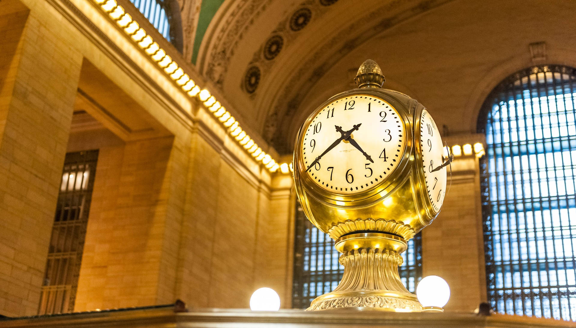 Clock At Grand Central Station Wallpaper