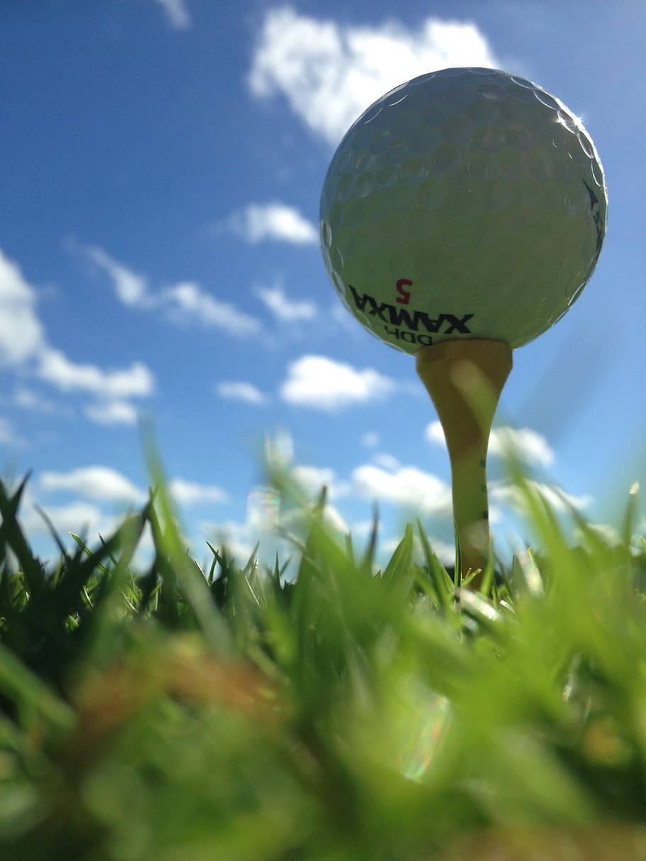 Close-Up Ball Golf Phone Wallpaper