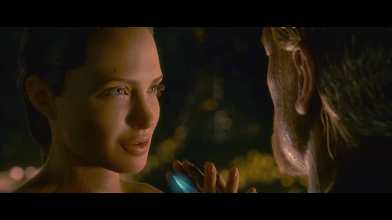 Close-up Beowulf And Angelina Jolie Wallpaper