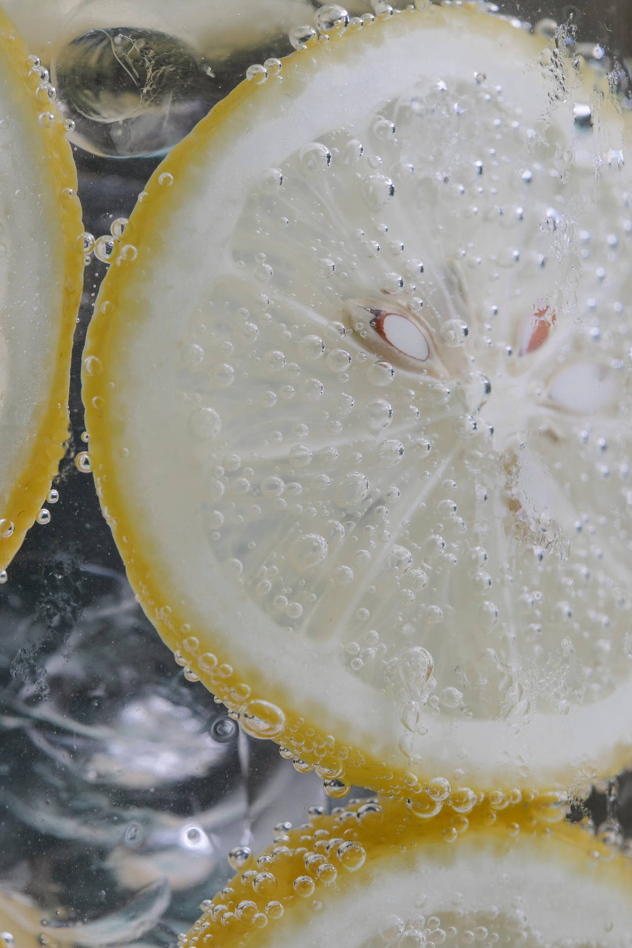 Close-up Cool Lemon Water Wallpaper