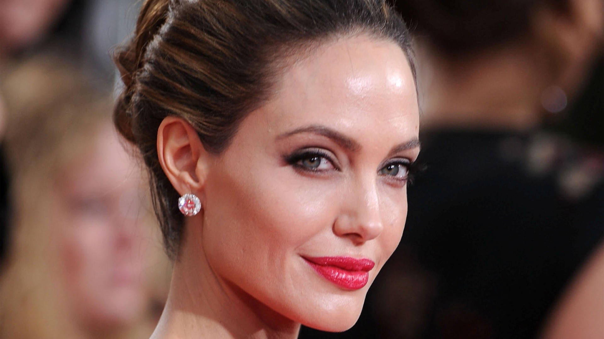 Close-up Elegant Angelina Jolie Wallpaper