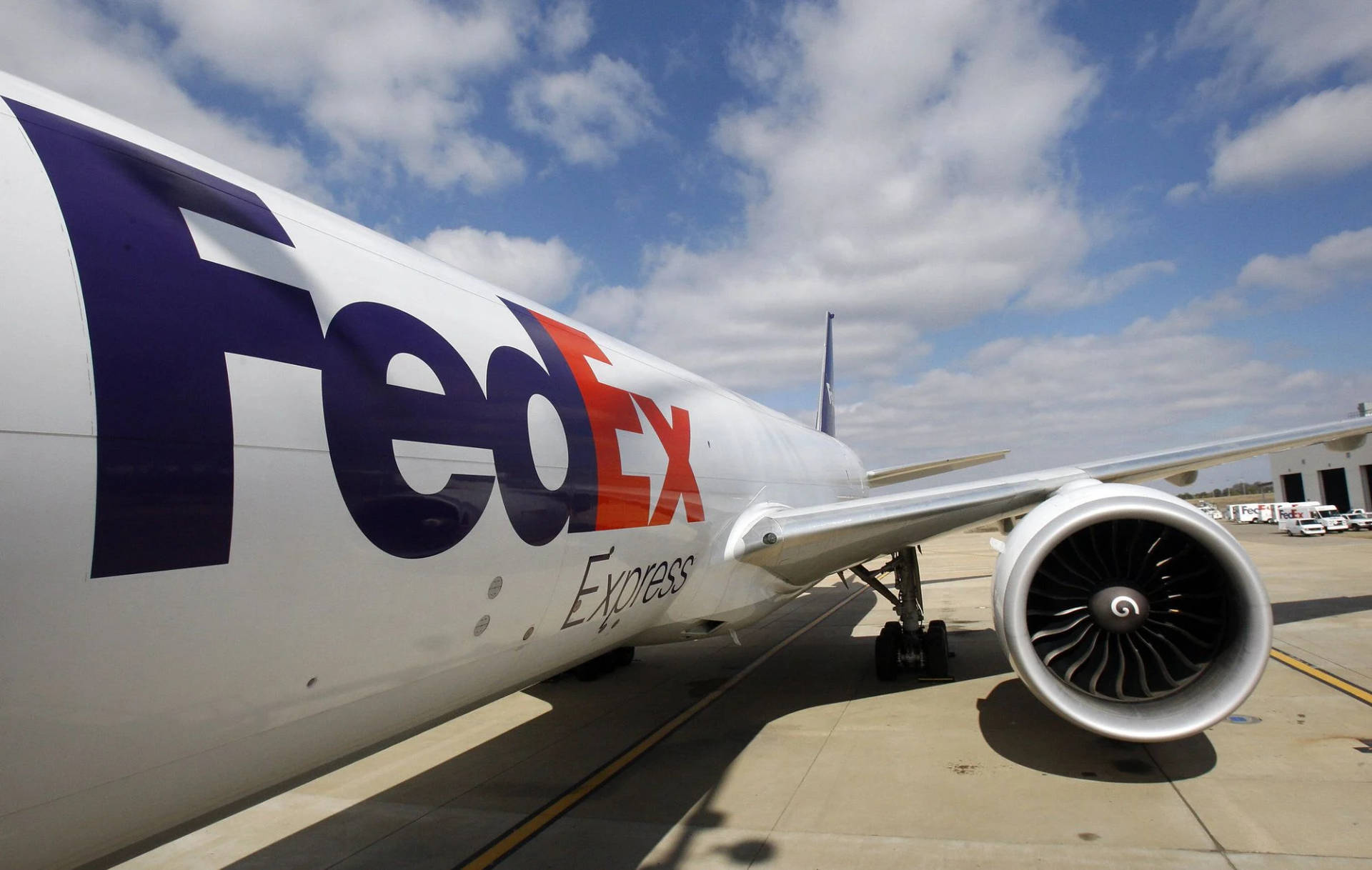 Close-Up FedEx Tracking Aircraft Wallpaper