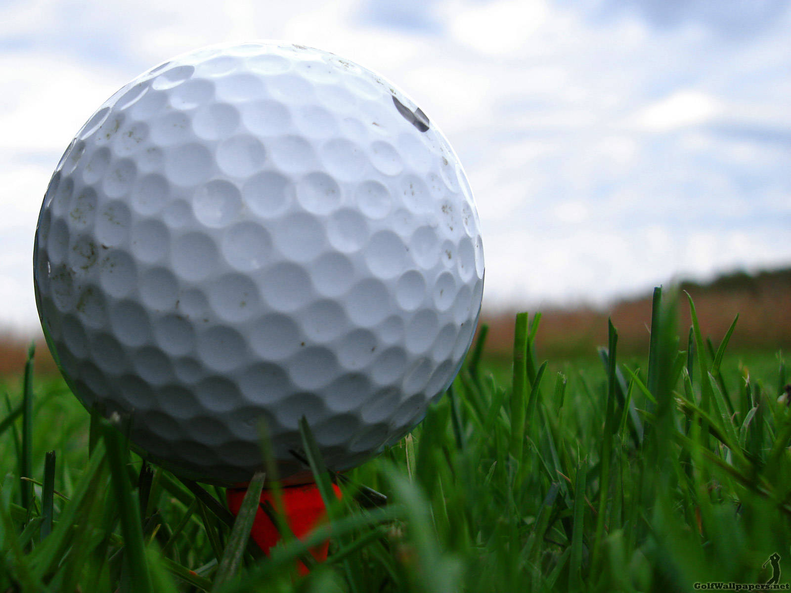 Close-Up Golfing Desktop Red Tee Wallpaper