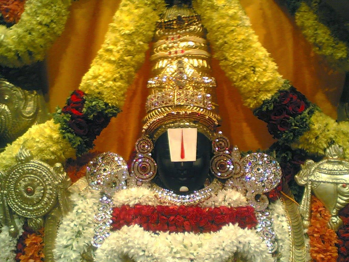 Primerplano De La Estatua De Lord Venkateswara Fondo de pantalla