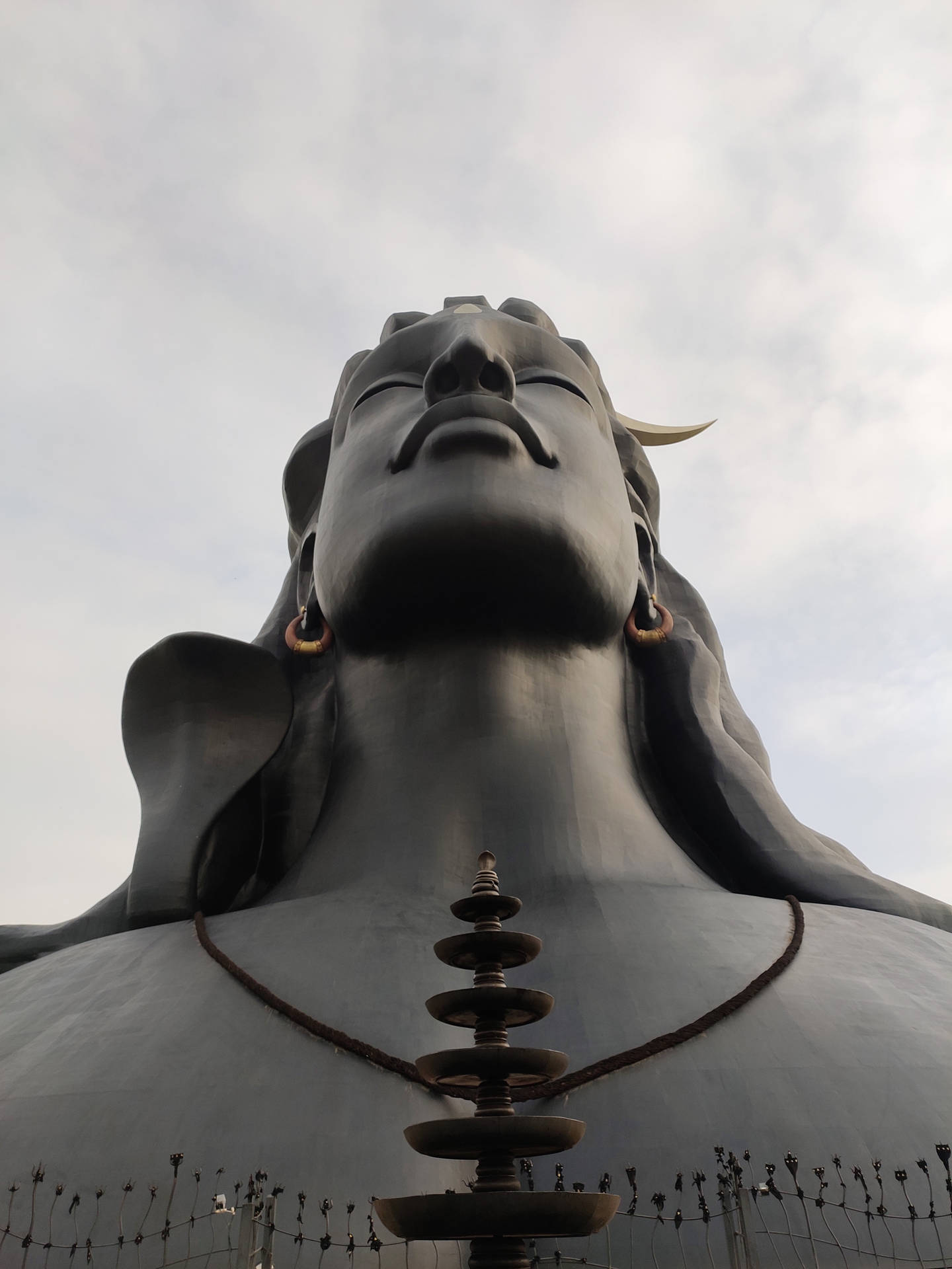 Primerplano Del Busto De Adiyogi Shiva. Fondo de pantalla