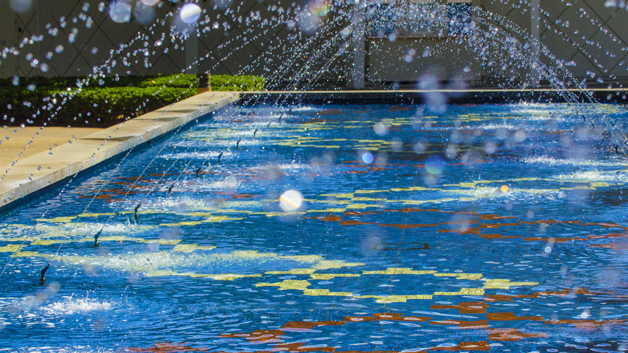 Close-up Photo Of Fountain At Caltech Wallpaper