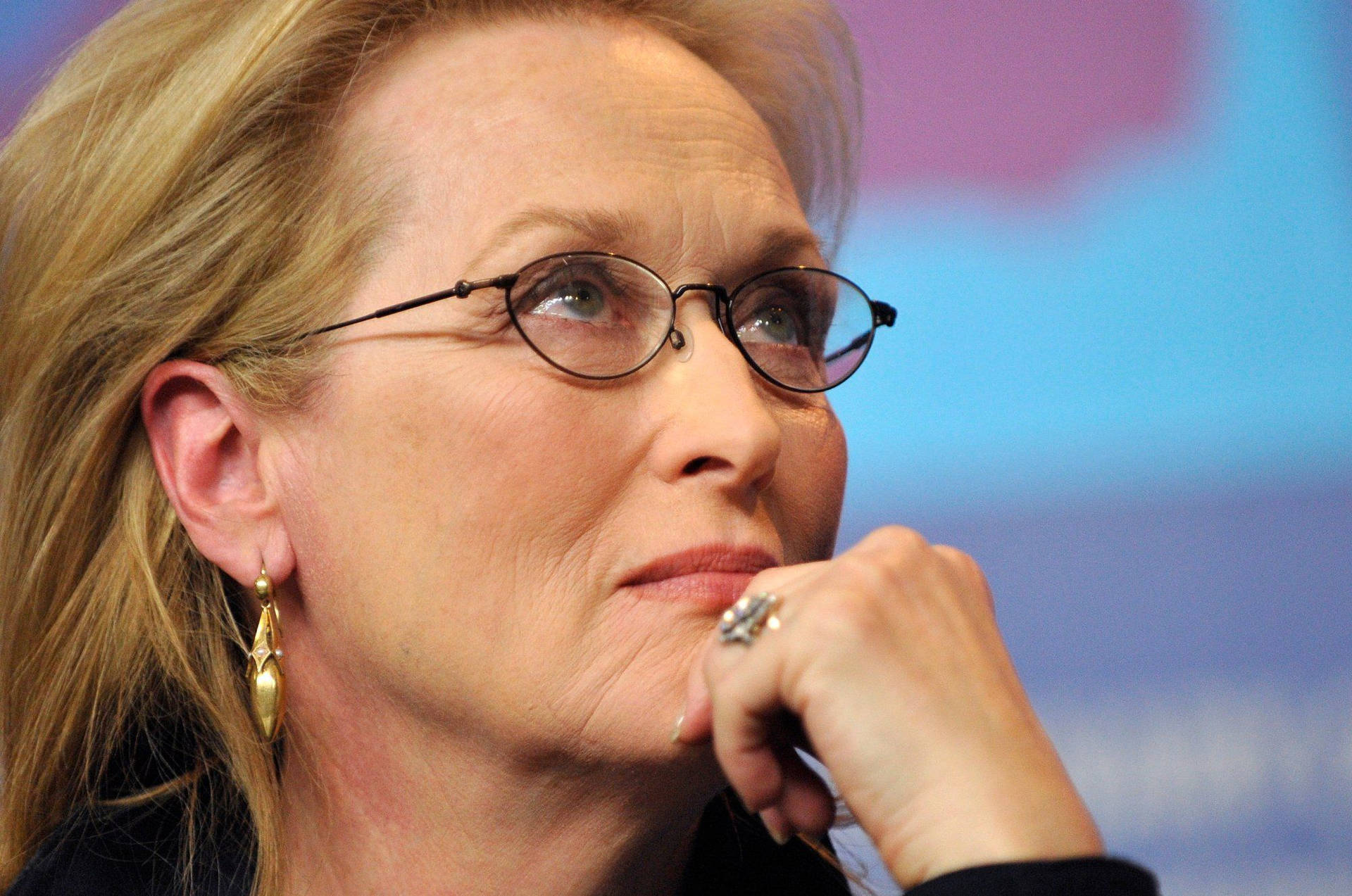 Close-up Picture Of Meryl Streep Wallpaper