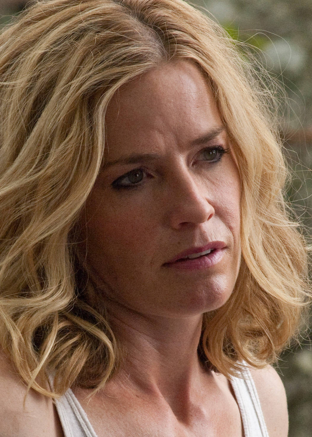 Close Up View Of Elisabeth Shue With Disappointed Expression Wallpaper