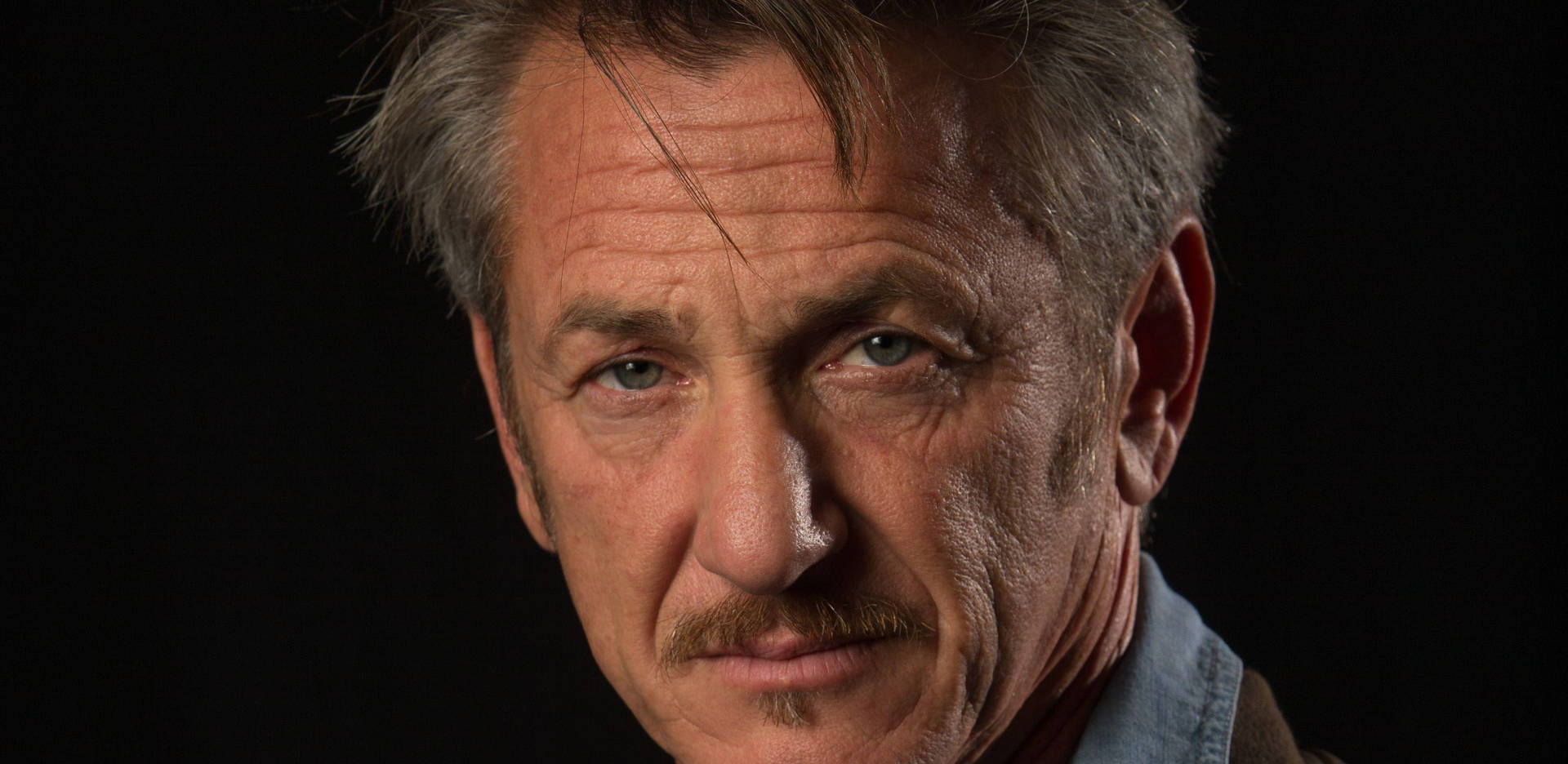Closed-up Picture Of Sean Penn Wallpaper