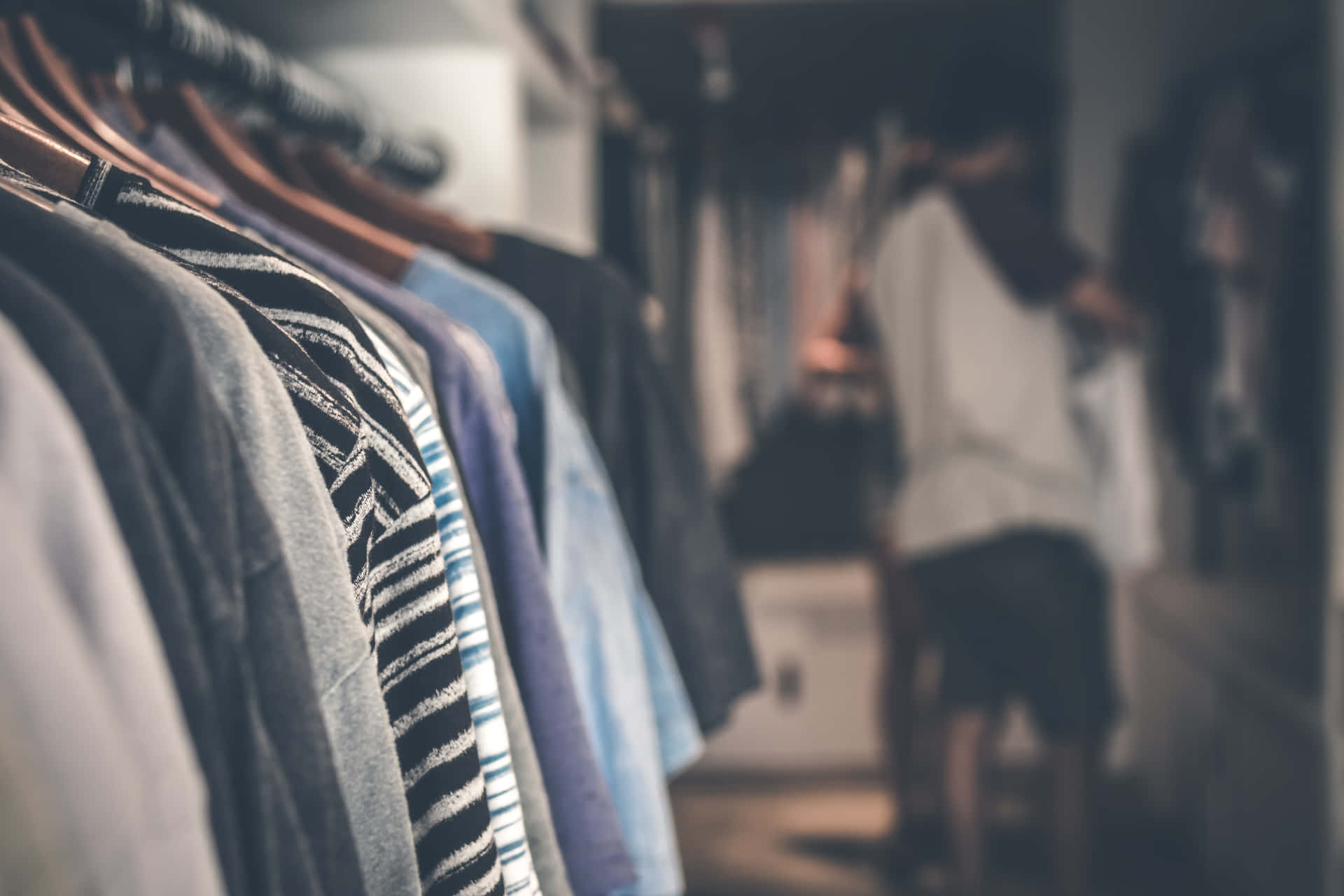 Mænds beklædning i tøjbutik Billede i tapet