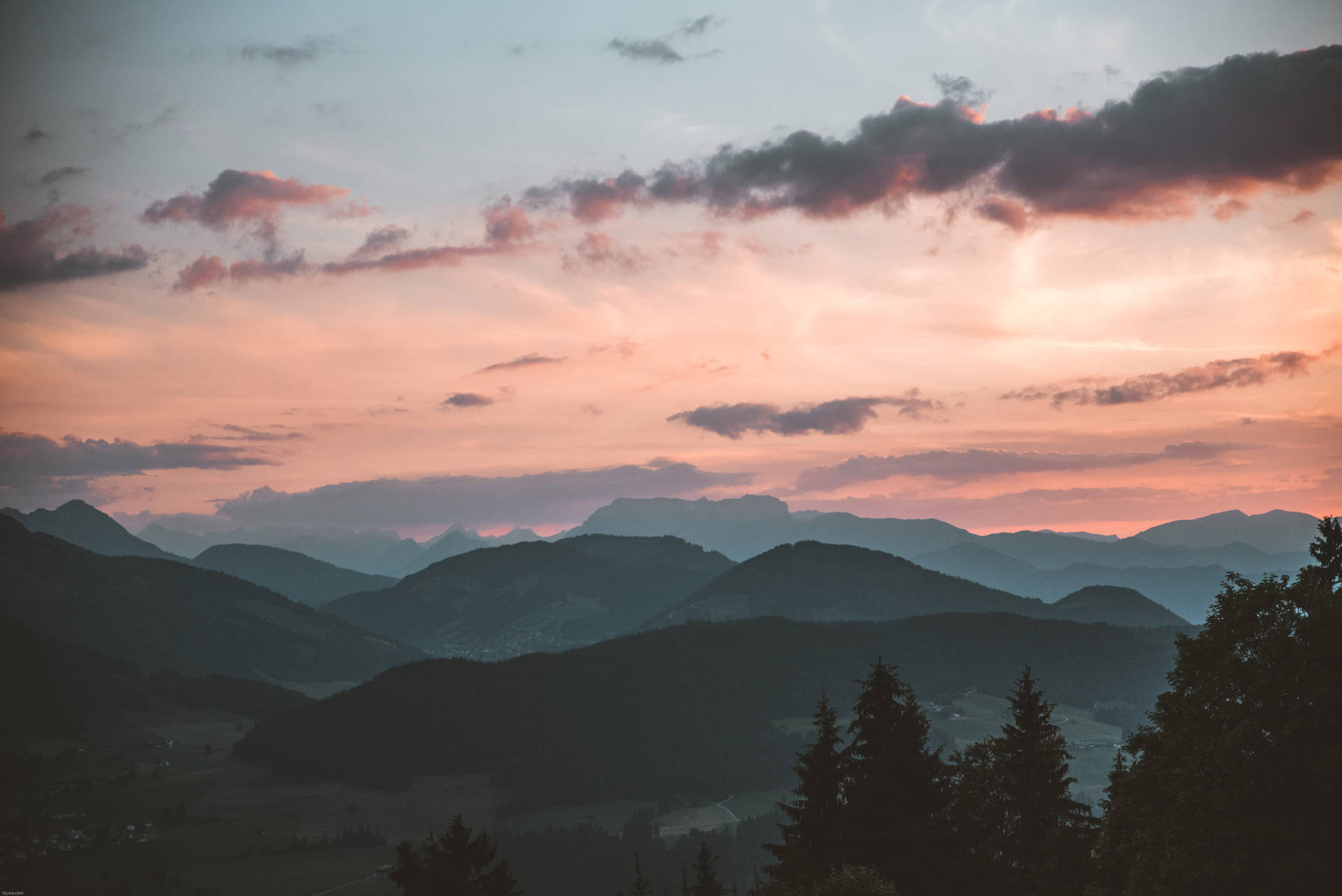 Hintergrundbildwolken Sonnenuntergang Berge Wallpaper