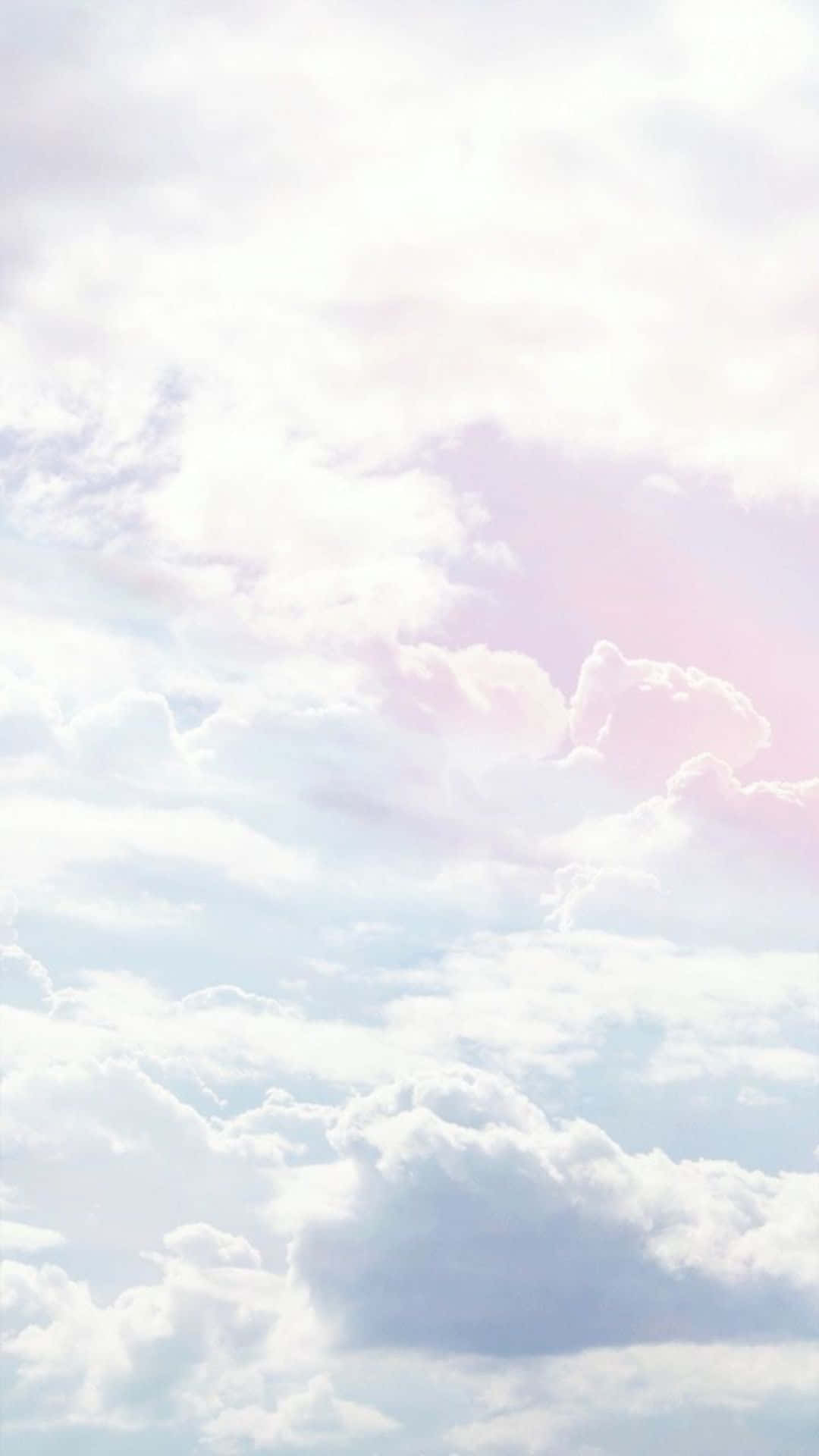 En pige flyver med en drage i skyen. Wallpaper