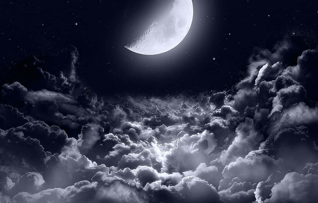 Sfondomezza Luna Mare Di Nuvole