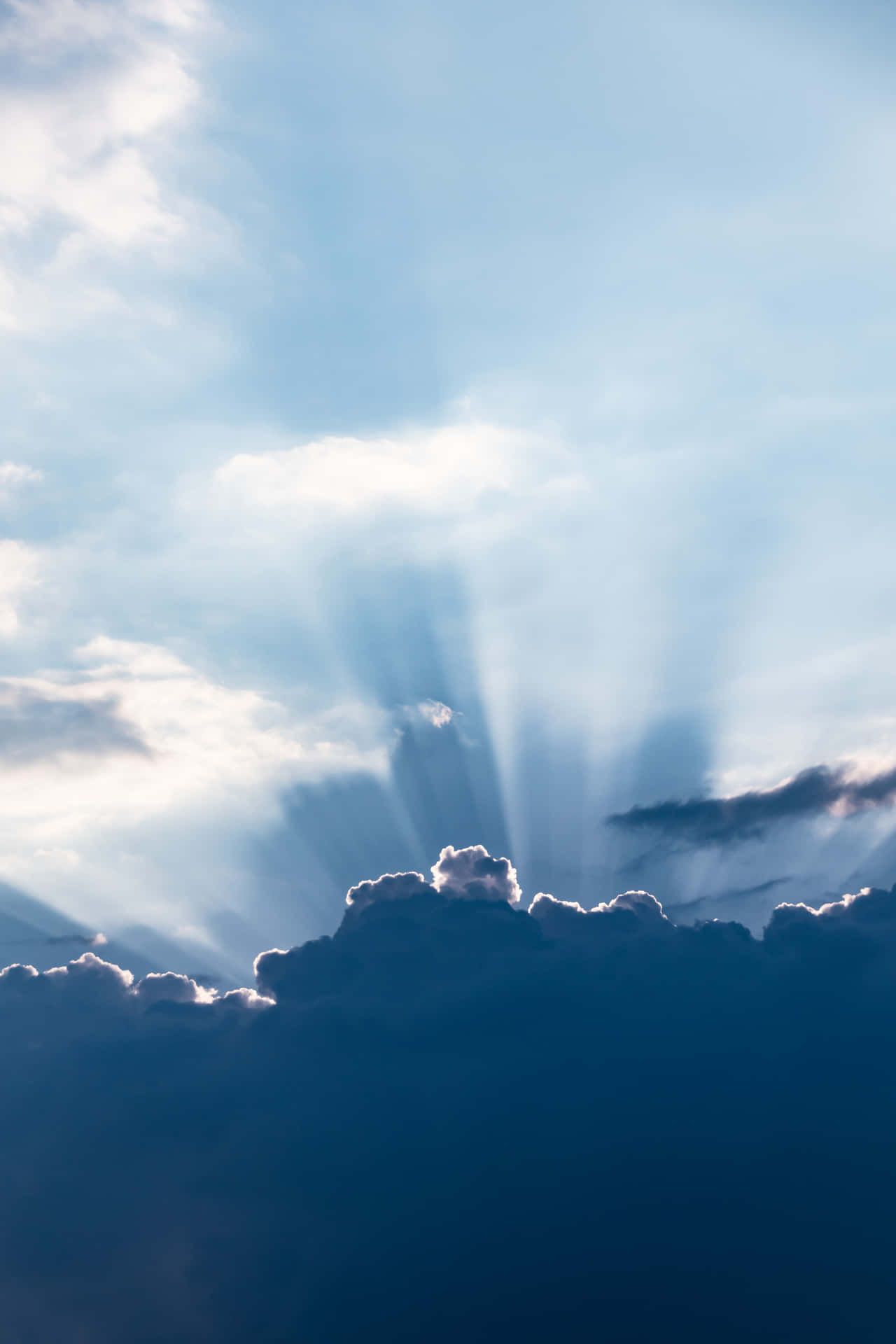 Nubescon Rayos De Sol, Estética Azul Claro. Fondo de pantalla