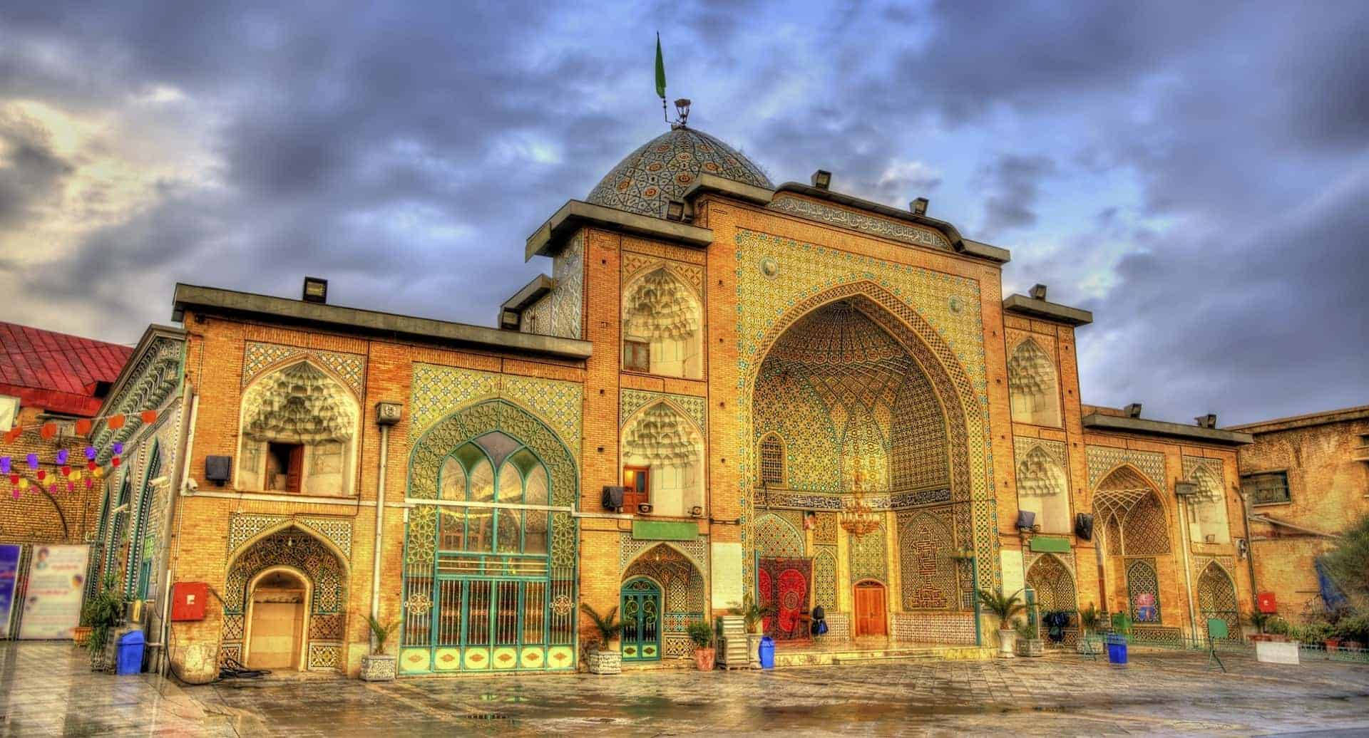 Cloudy Day In Iran Mosque Wallpaper