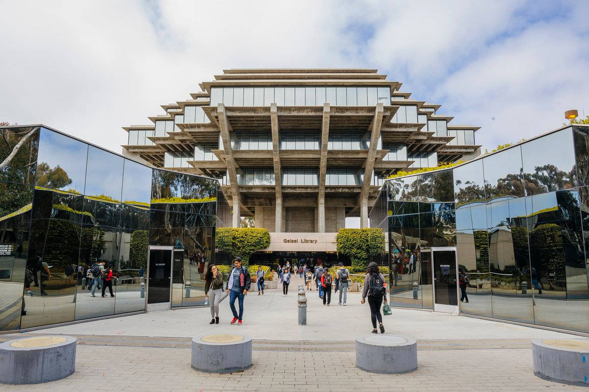 Cloudy Geisel Grounds Ucsd Wallpaper