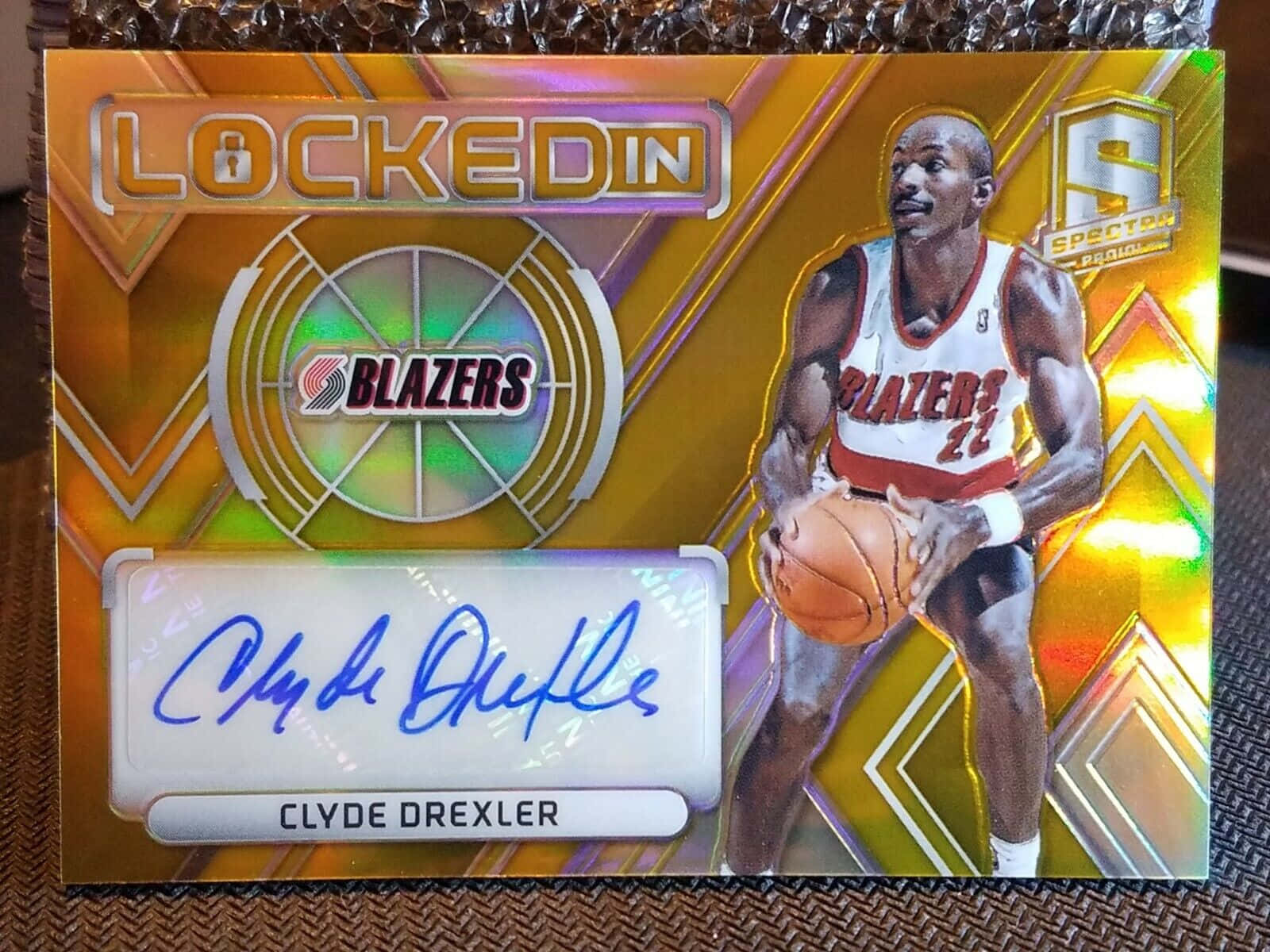 Clyde Drexler Nba Player Autographed Photo Card Wallpaper