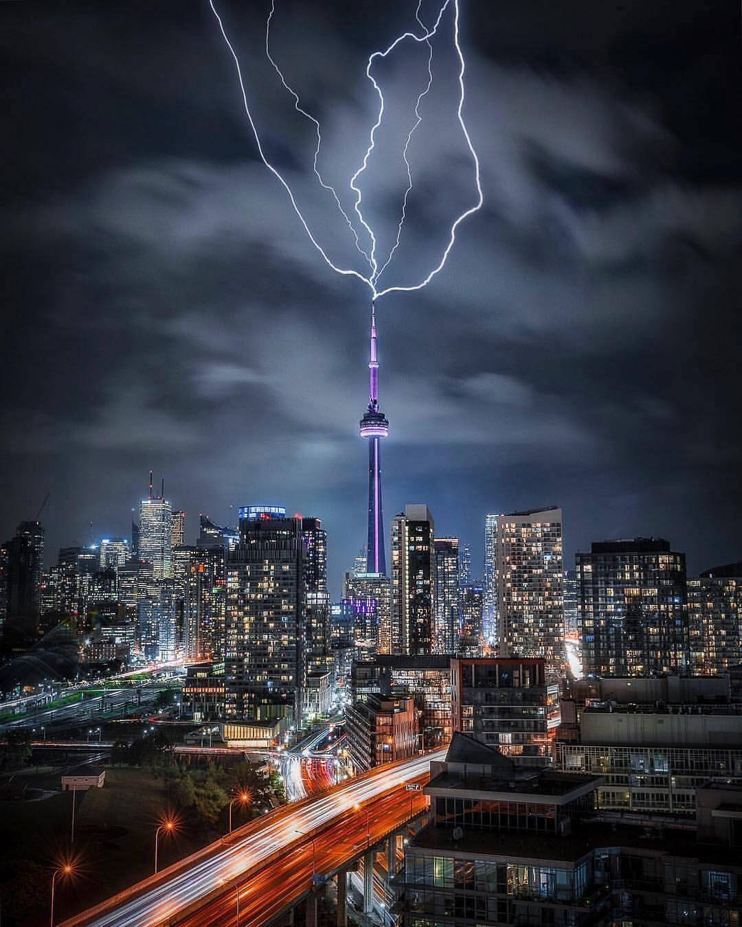 CN Tower Lightning Strike Wallpaper