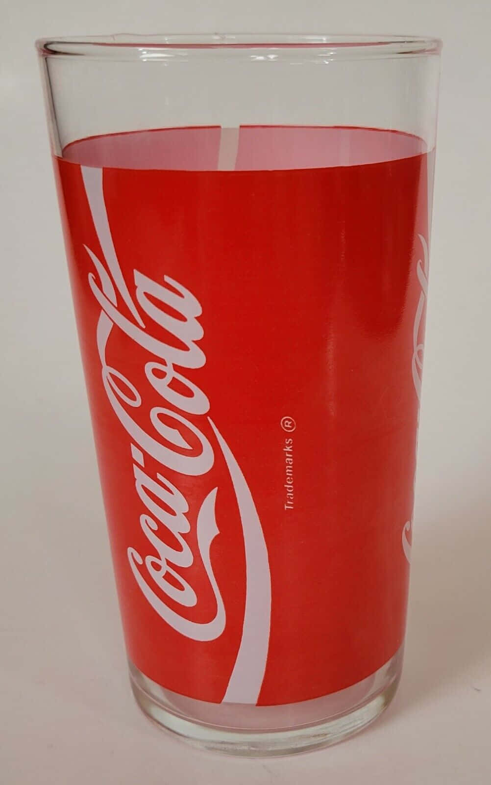 Njutav Din Favoritdryck Med En Coca-cola.