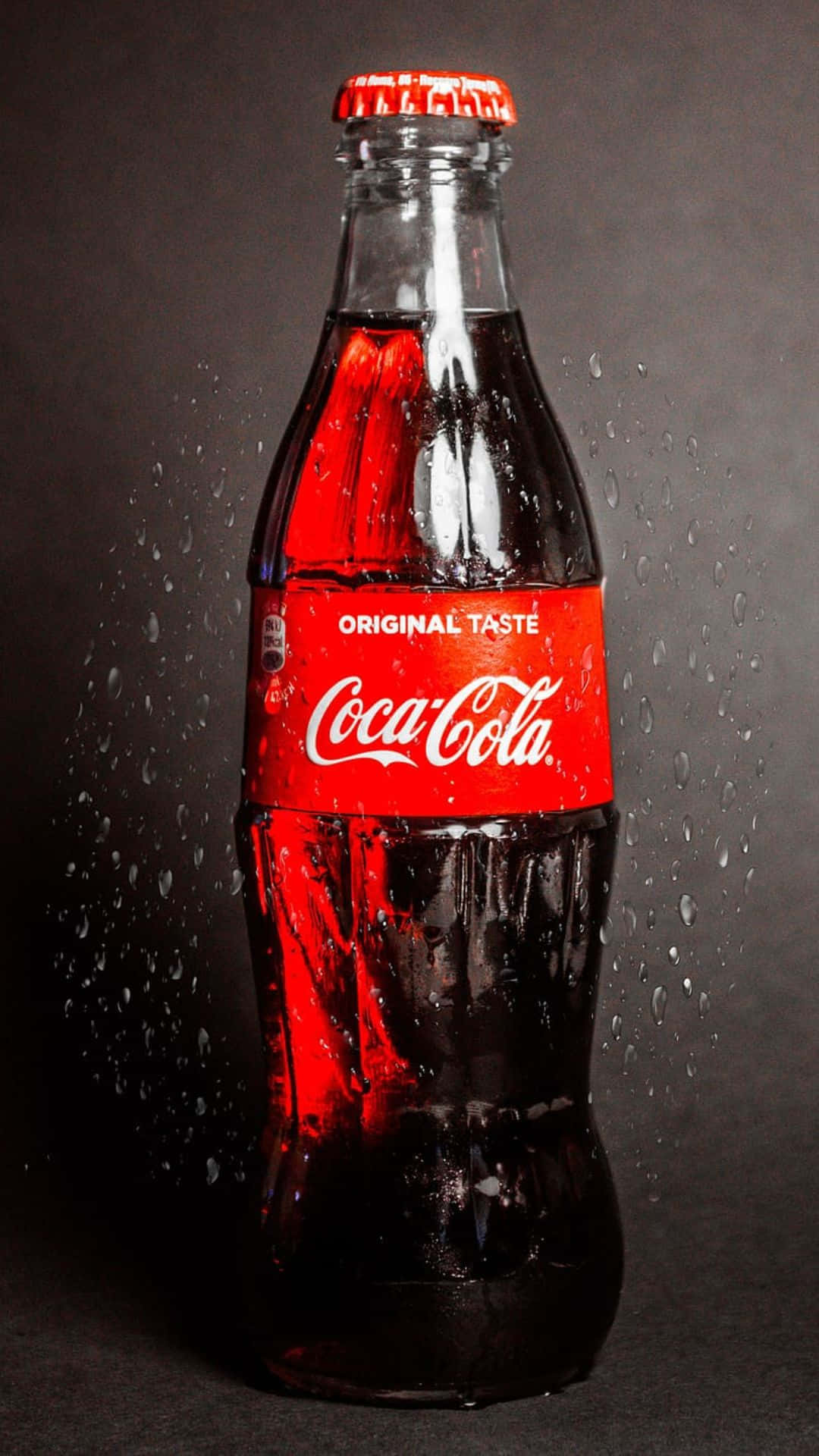 Unabotella De Coca Cola Con Salpicaduras De Agua.