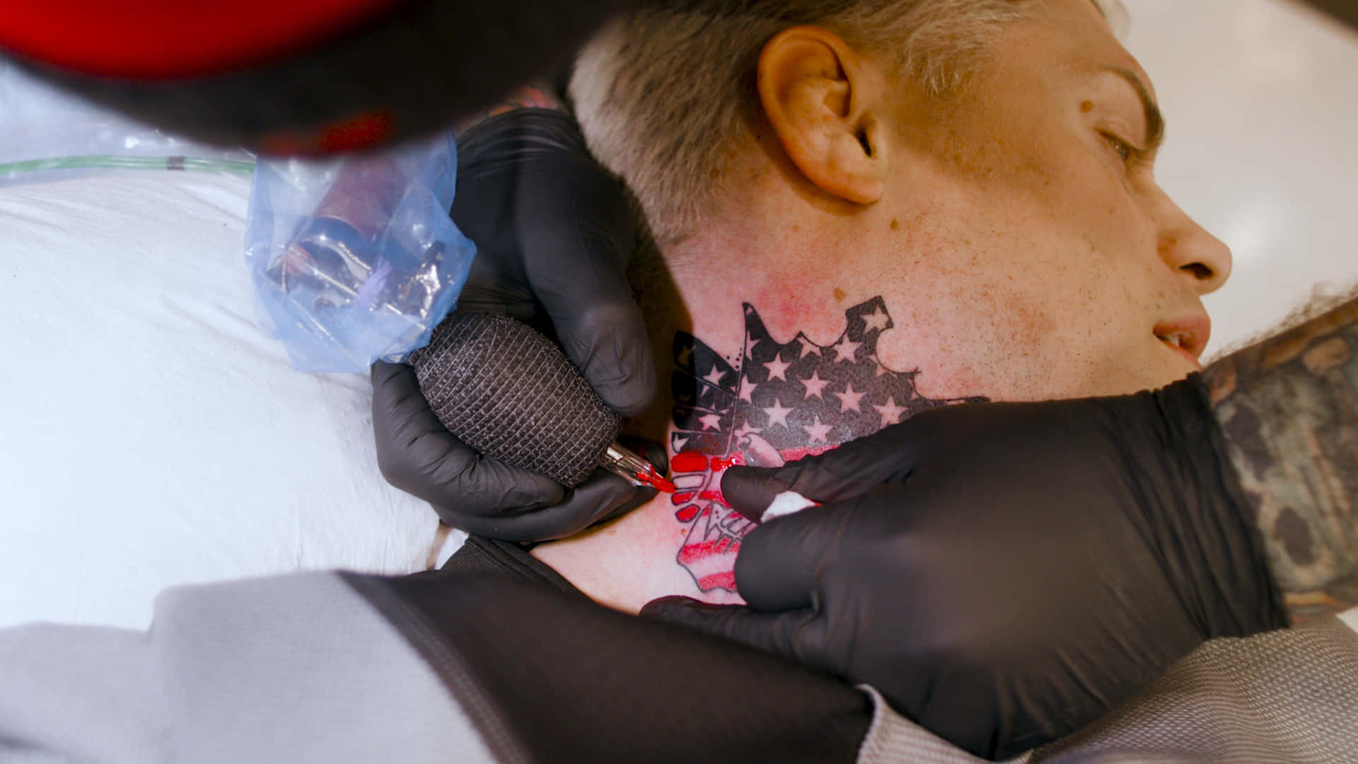 Tatuajede Cuello De Cody Rhodes. Fondo de pantalla