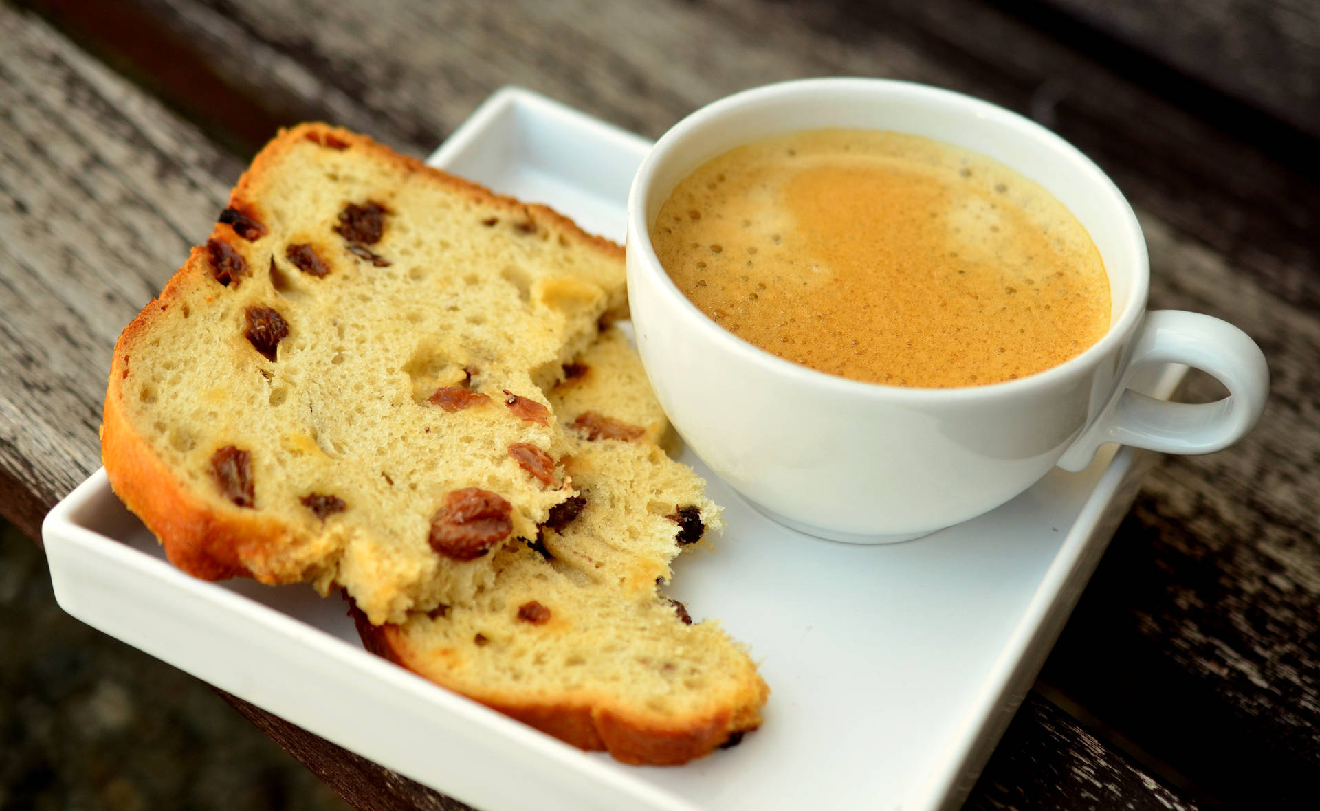 Coffee And Raisin Loaf Wallpaper