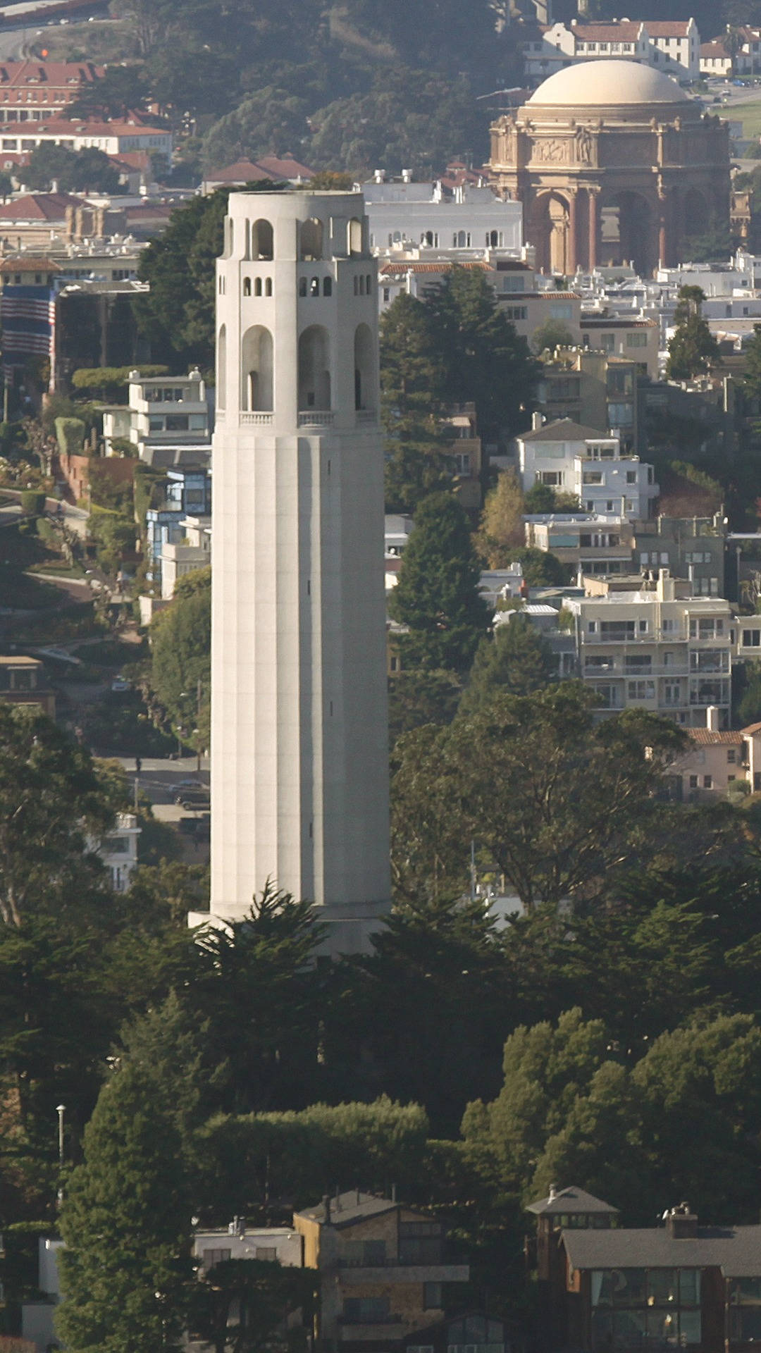 Impresionantela Torre Coit, Un Hito Icónico De San Francisco. Fondo de pantalla