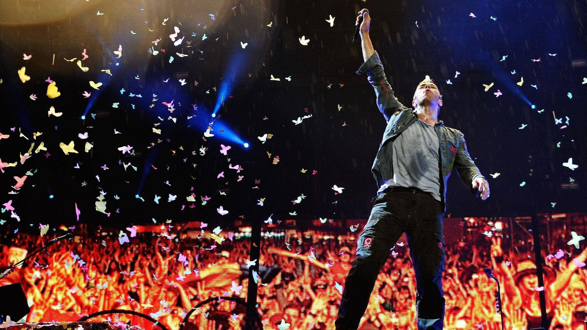 Coldplay Chris Martin Concert Confetti
