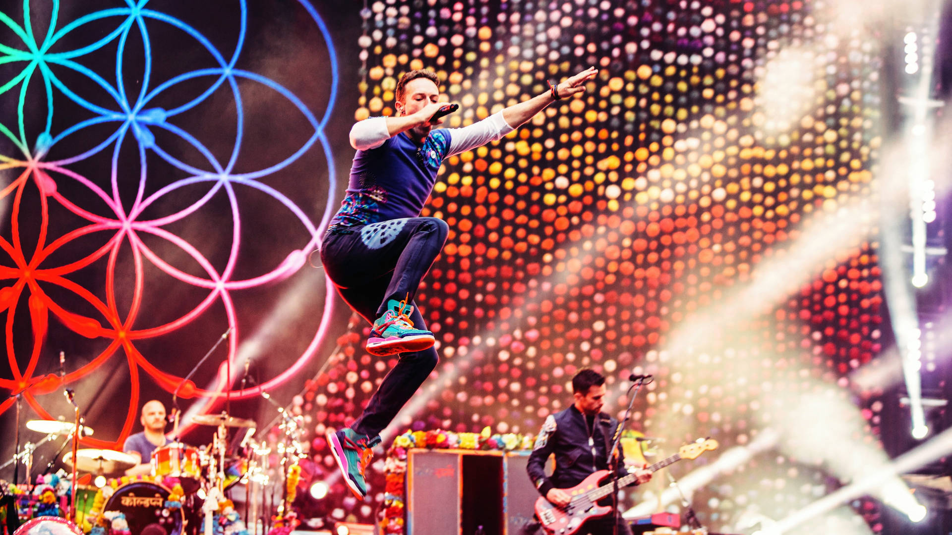 Coldplay Concert Chris Martin Jumping Background