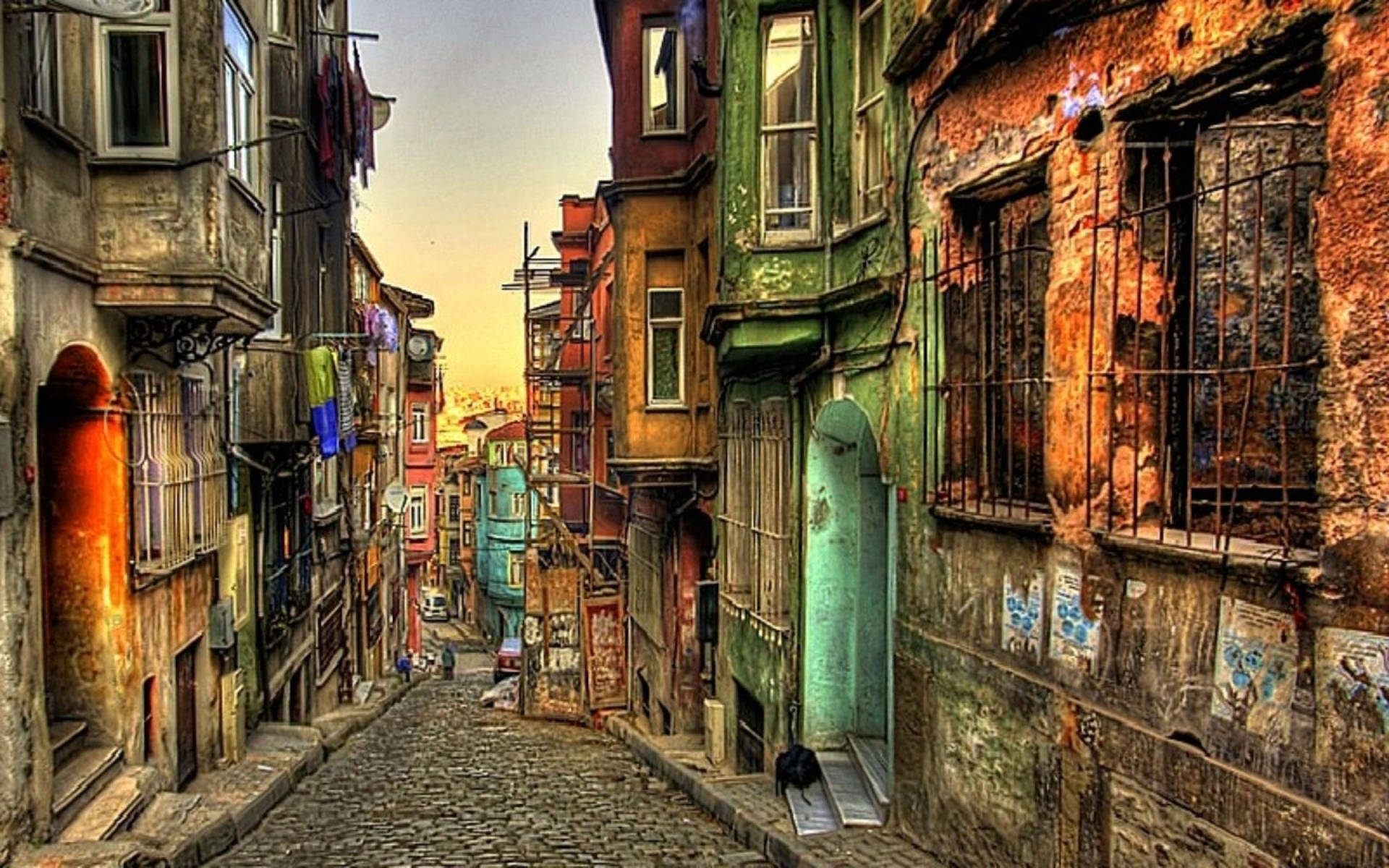 Color Pattern In Istanbul's Streets