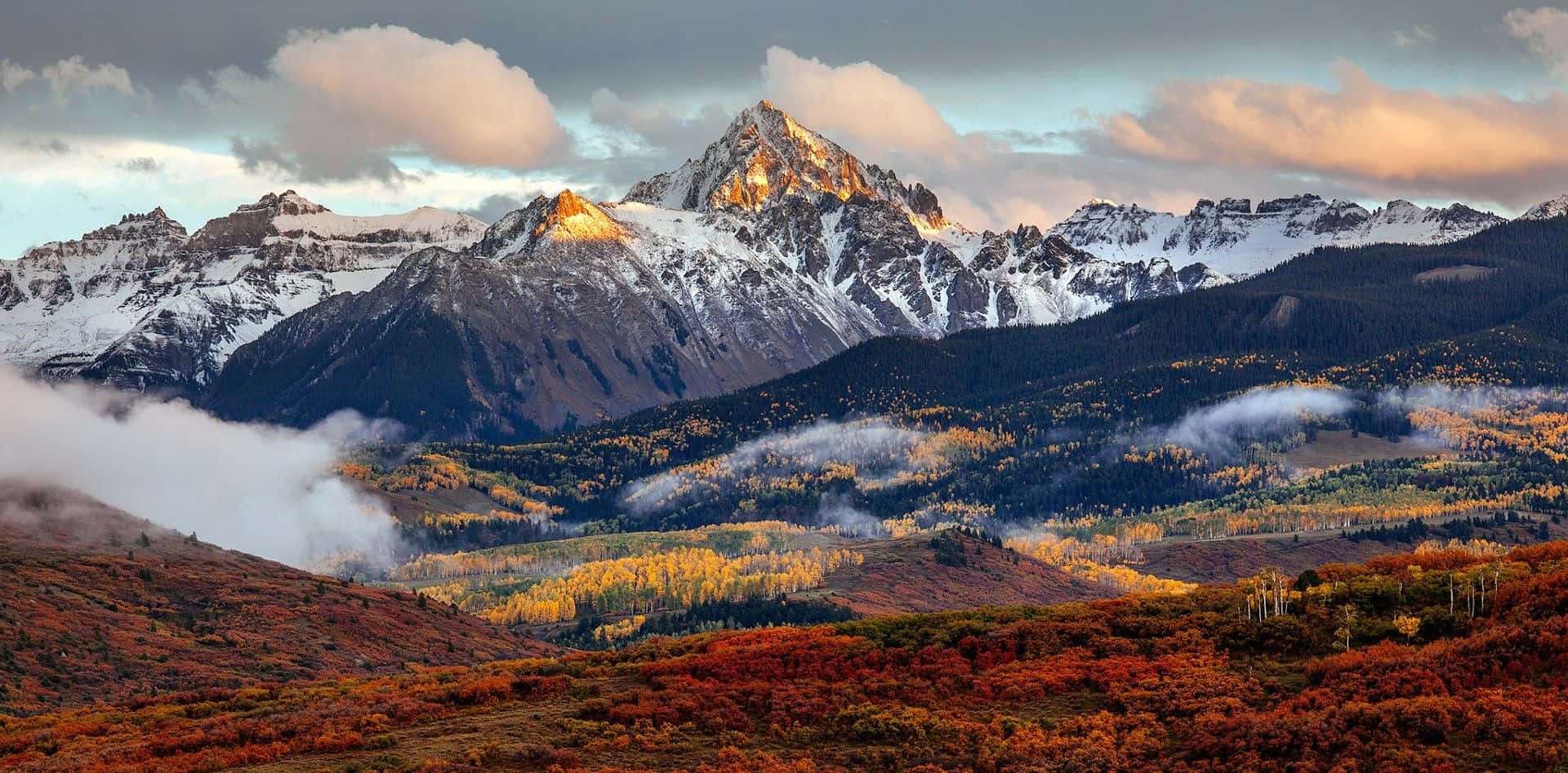 Disfrutade La Majestuosa Belleza De Las Montañas De Colorado.