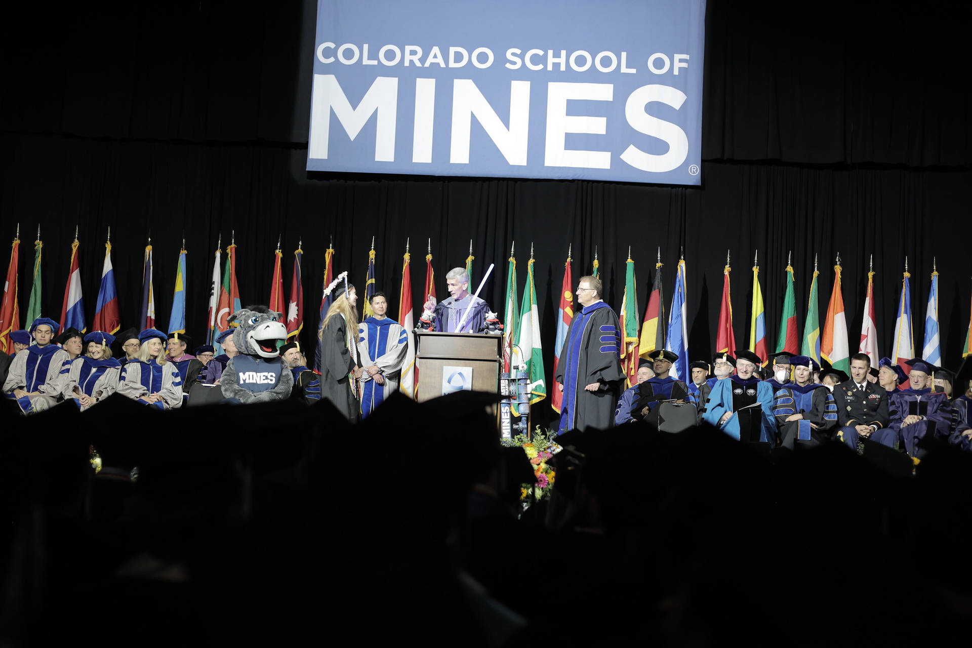 Introducciónde Un Graduado De La Universidad De Colorado School Of Mines Fondo de pantalla
